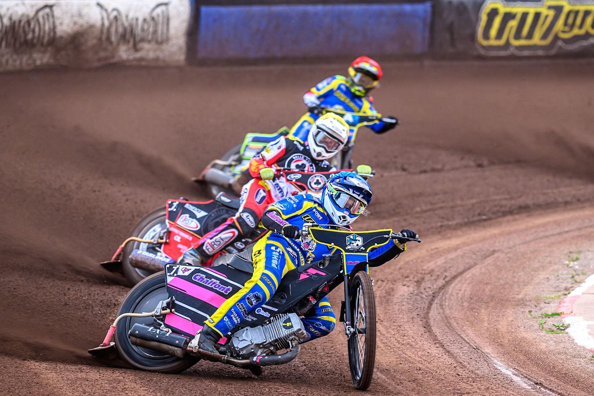 Leon Flint of Sheffield Tigers  in Blue leading Jake Mulford of Belle Vue Aces   in Yellow and Jye Etheridge of Sheffield Tigers  in Red   in White during the Rowe Motor Oil Premiership match between Sheffield Tigers and Belle Vue Aces at Owlerton Stadium, Sheffield on Monday 11th August 2025. (Photo: Ian Charles | MI News)