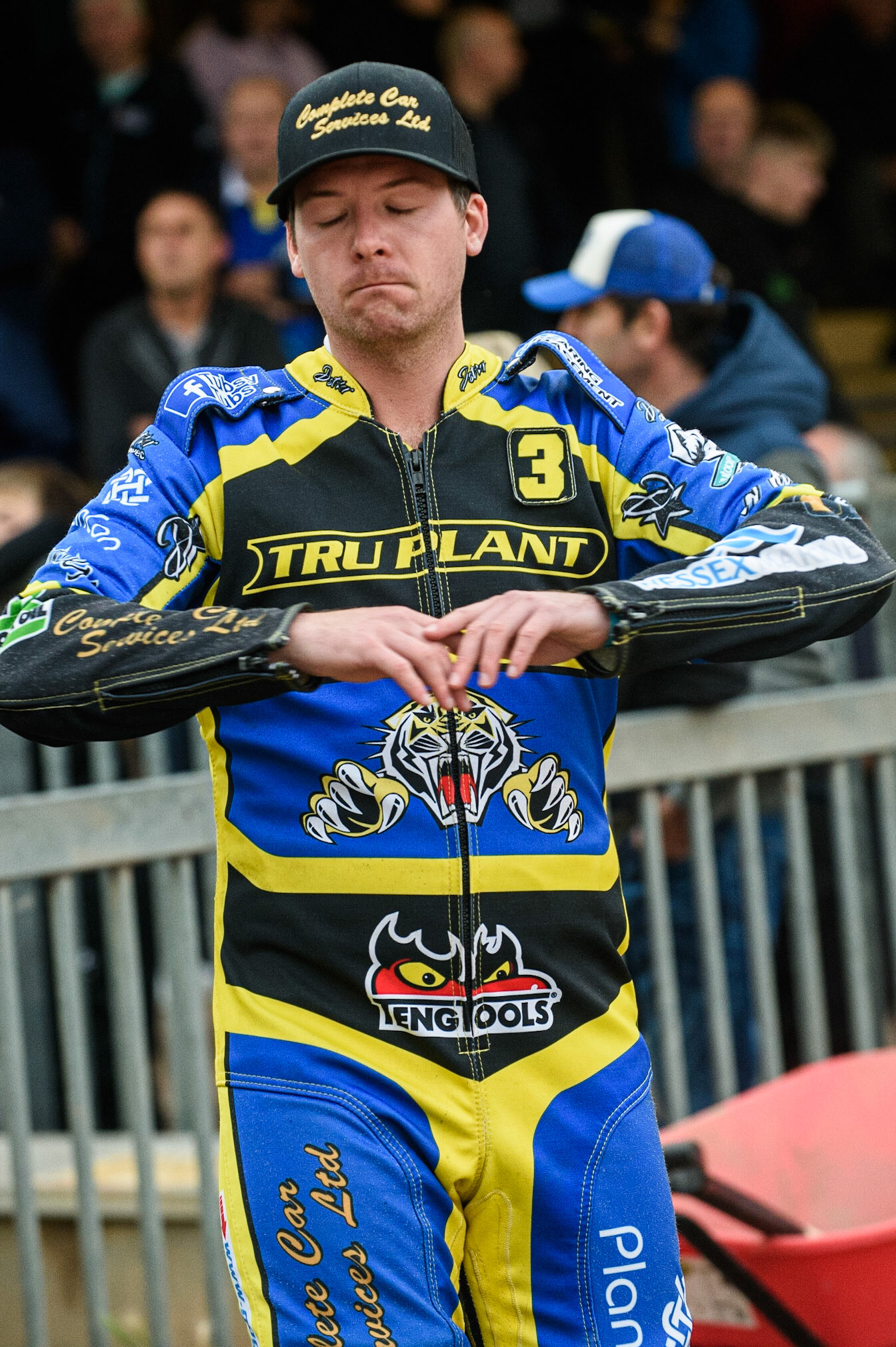 SHEFFIELD, UK. AUG 2NDKyle Howarth does some warm up exercises during the SGB Premiership match between Sheffield Tigers and Belle Vue Aces at Owlerton Stadium, Sheffield on Thursday 2nd September 2021. (Credit: Ian Charles | MI News)