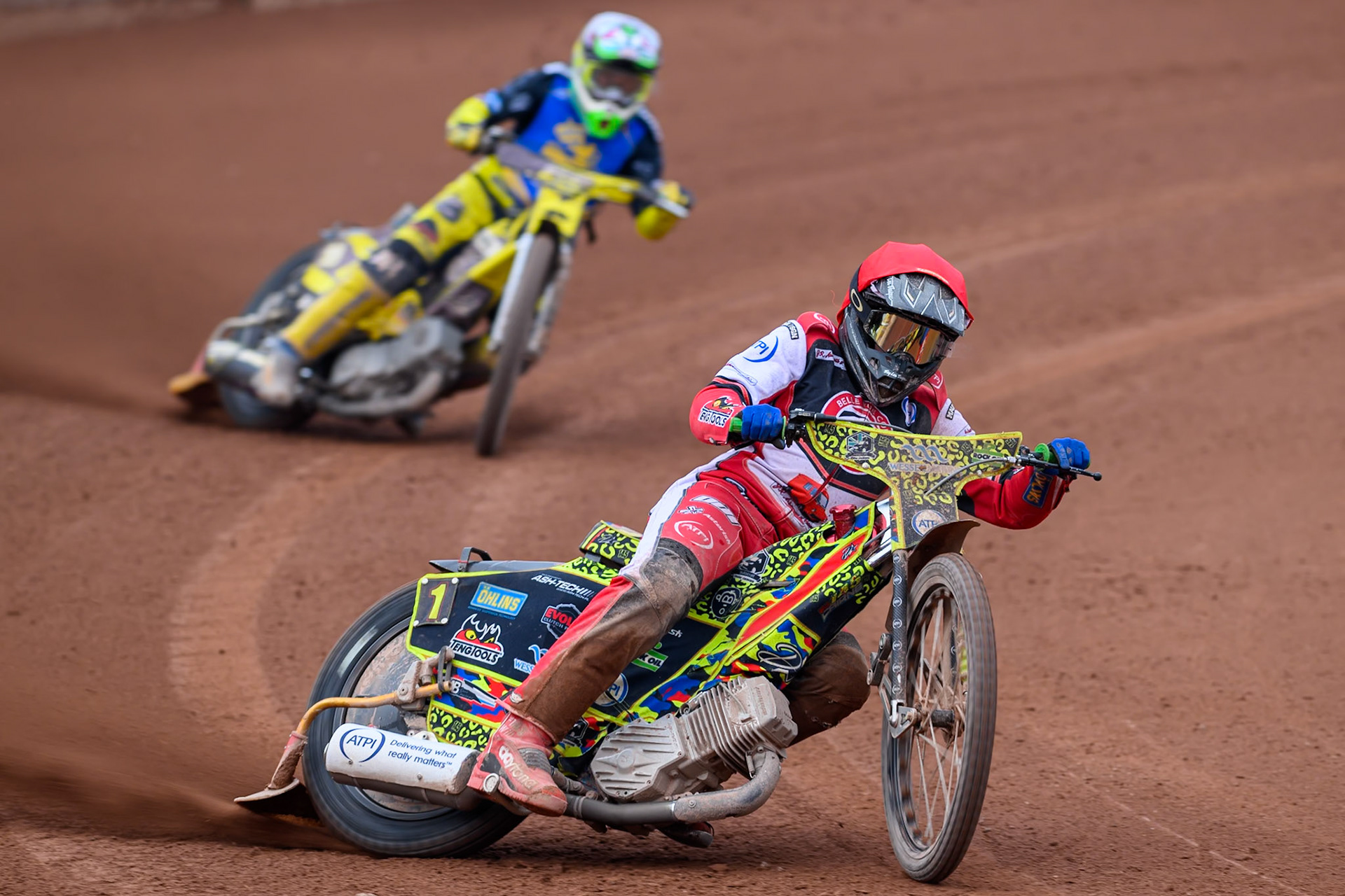 Belle Vue Colts' William Cairns in Red leading Monarchs' Dayle Wood in White during the WSRA National Development League match between Belle Vue Aces and Edinburgh Academy at the National Speedway Stadium, Manchester on Sunday 12th October 2025. (Photo: Ian Charles | MI News)