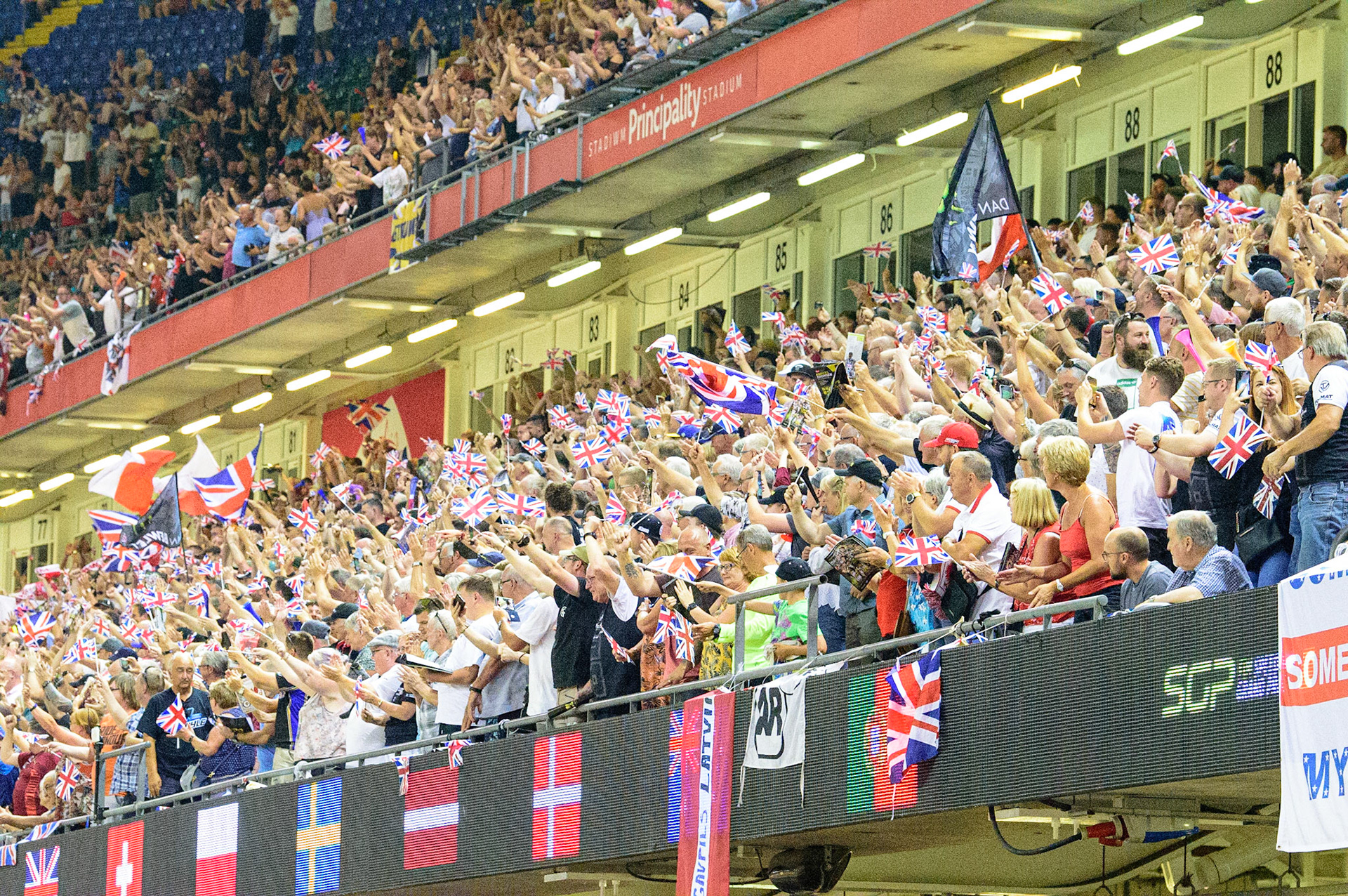 The fans cheer “Bewley, Bewley” as he wins the Grand Prix during the FIM  Speedway Grand Prix of Great Britain at the Principality Stadium, Cardiff on Saturday 13th August 2022. (Credit: Ian Charles | MI News