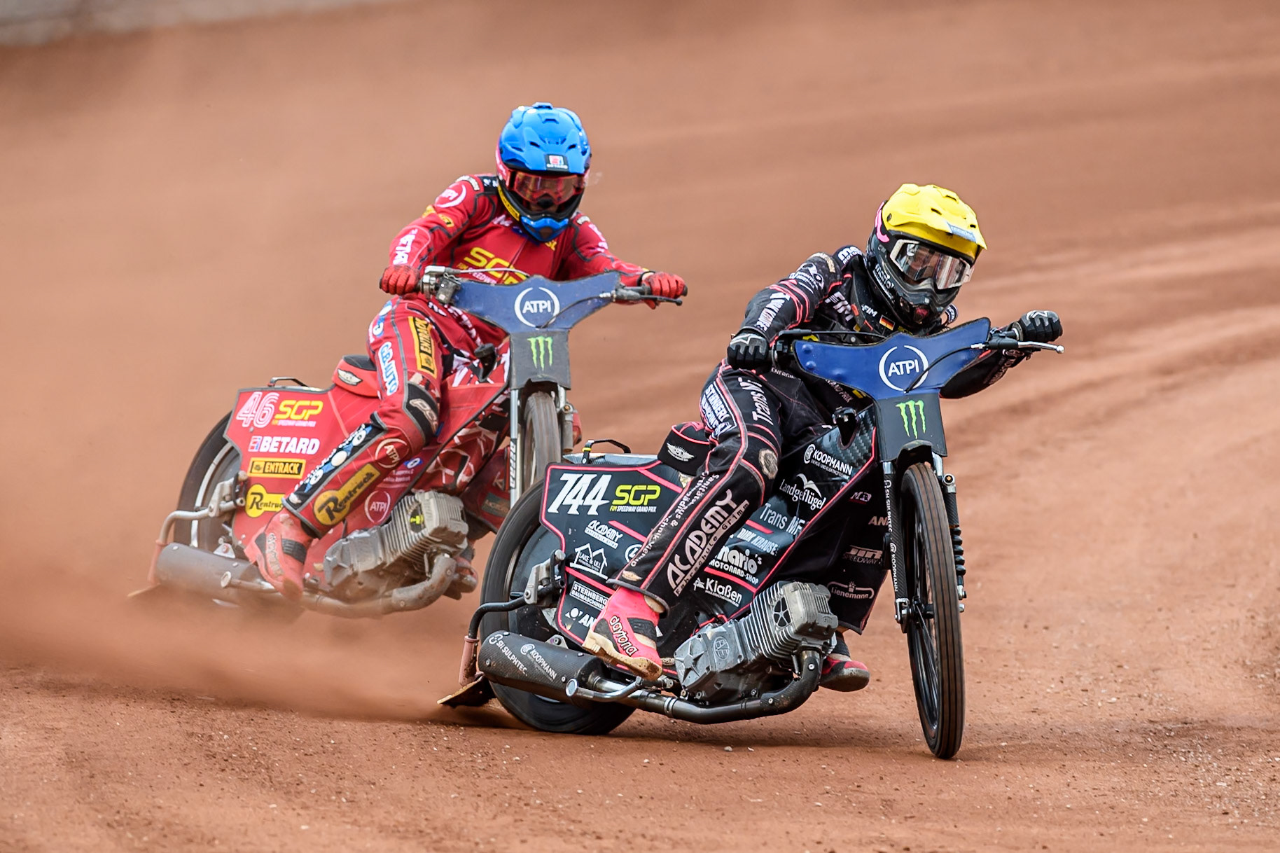 Kai Huckenbeck (744) of Germany in Yellow leading Max Fricke (46) of Australia in Blue during the ATPI FIM Speedway Grand Prix Round 4 at the National Speedway Stadium, Manchester, on Friday 13th June 2025. (Photo: Ian Charles | MI News)