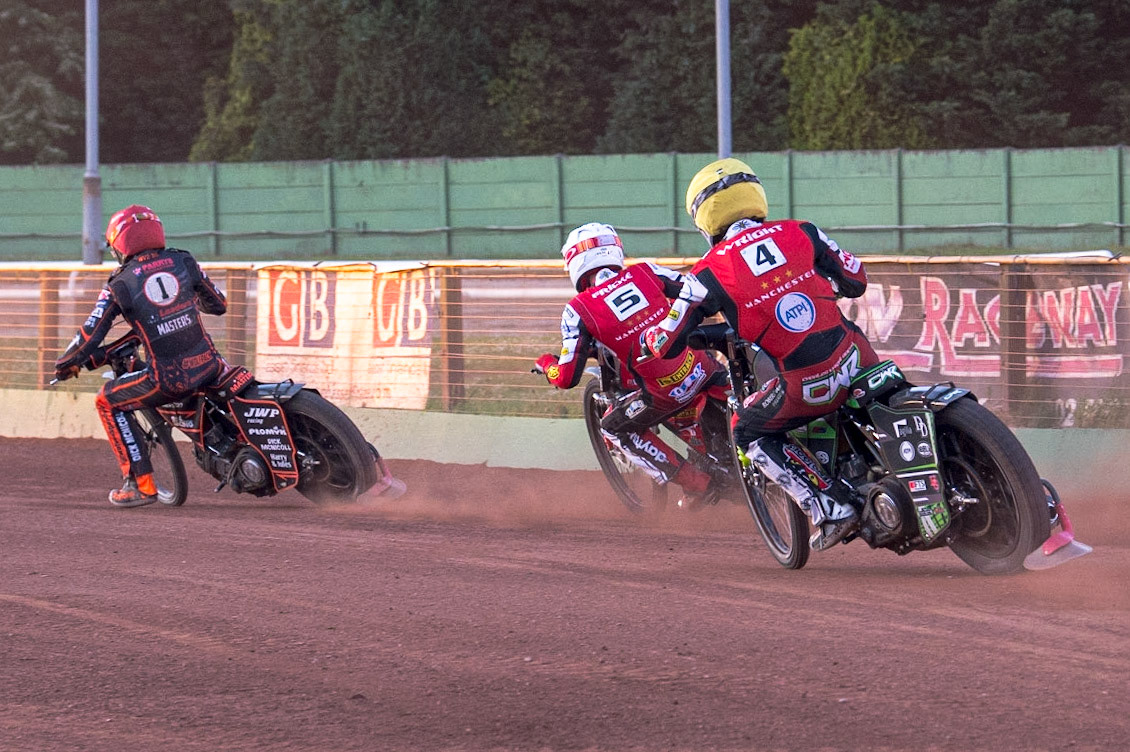 WOLVERHAMPTON, UK. JUN 20TH Charles Wright  (Yellow) chases Brady Kurtz  (White) and Sam Masters  (Red) during the SGB Premiership match between Wolverhampton Wolves and Belle Vue Aces at Monmore Green Stadium, Wolverhampton on Monday 20th June 2022. (Credit: Ian Charles | MI News)
