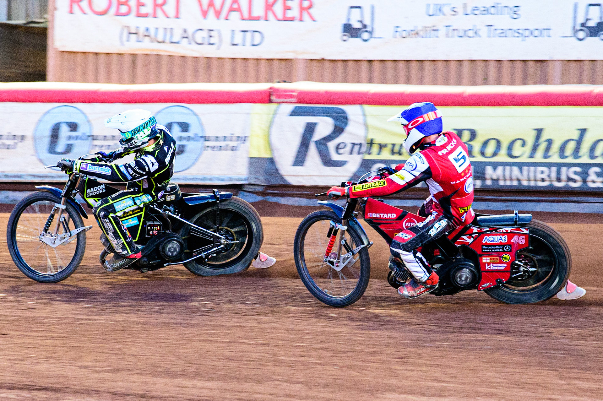 Max Fricke  (Blue) chases Jason Doyle  (White) during the SGB Premiership match between Belle Vue Aces and Ipswich Witches at the National Speedway Stadium, Manchester on Monday 8th August 2022. (Credit: Ian Charles | MI News)