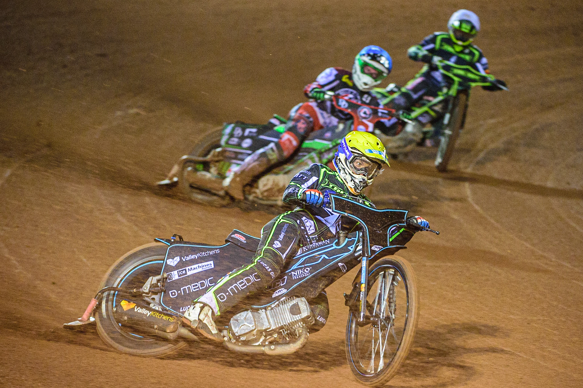 Rohan Tungate  (Yellow) leads Charles Wright  (Blue) and Danny King  (White)during the SGB Premiership Semi Final 2nd Leg between Belle Vue Aces and Ipswich Witches at the National Speedway Stadium, Manchester on Monday 3rd October 2022. (Credit: Ian Charles | MI News)