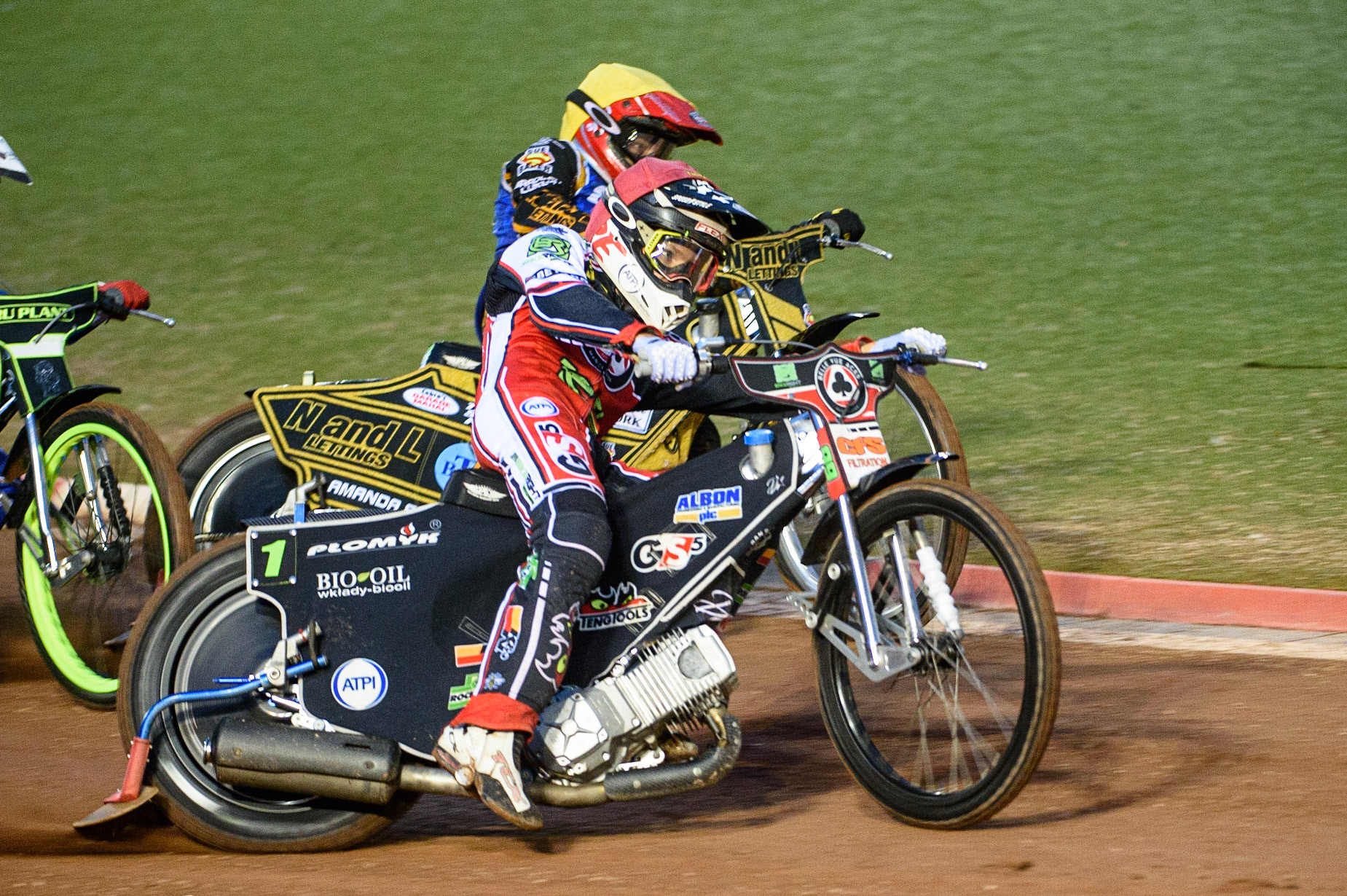 MANCHESTER, UK. SEPT 13TH  Dan Bewley  (Red) outside Ben Barker (Yellow)  during the SGB Premiership match between Belle Vue Aces and King's Lynn Stars at the National Speedway Stadium, Manchester on Monday 13th September 2021. (Credit: Ian Charles | MI News)