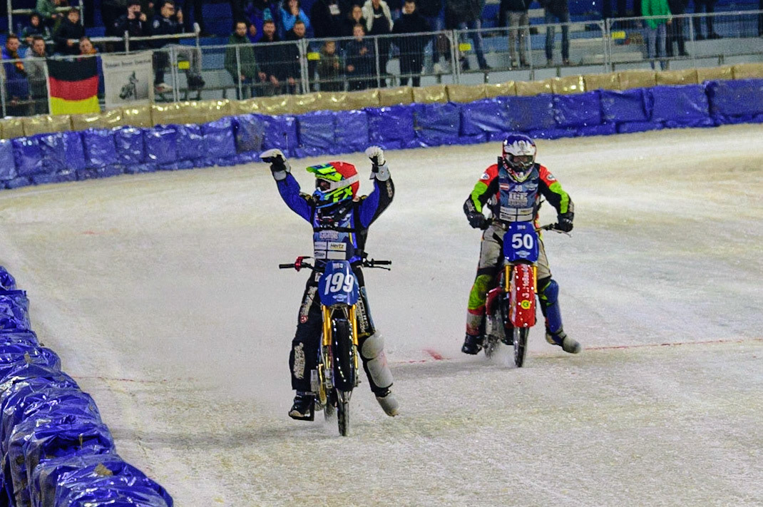 HEERENVEEN, NL.  Martin Hååruhiltunen (199)  celebrates becoming World Champion as he crosses the finish line during the FIM Ice Speedway Gladiators World Championship Final 4 at Ice Rink Thialf, Heerenveen on Sunday  3 April 2022. (Credit: Ian Charles | MI News)