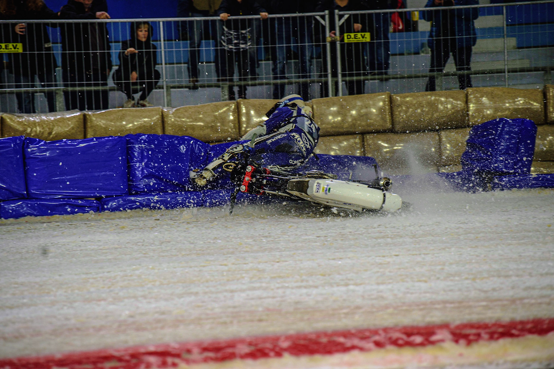 HEERENVEEN, NL.  Max Koivula (24) spins off during the FIM Ice Speedway Gladiators World Championship Final 4 at Ice Rink Thialf, Heerenveen on Sunday  3 April 2022. (Credit: Ian Charles | MI News)