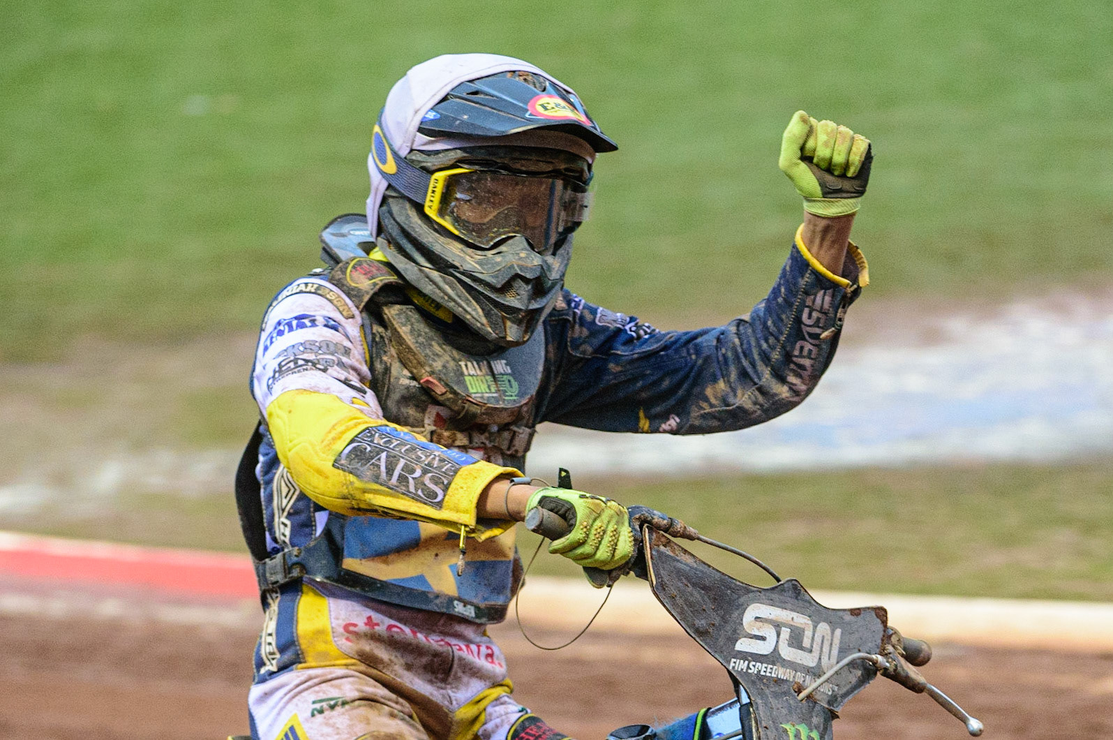 MANCHESTER, UK. OCT 17TH Philip Hellström-Bangs of Sweden acknowledges the cheers of the crowd after his race with Poland during the Monster Energy FIM Speedway of Nations at the National Speedway Stadium, Manchester on Sunday  17th October 2021. (Credit: Ian Charles | MI News)