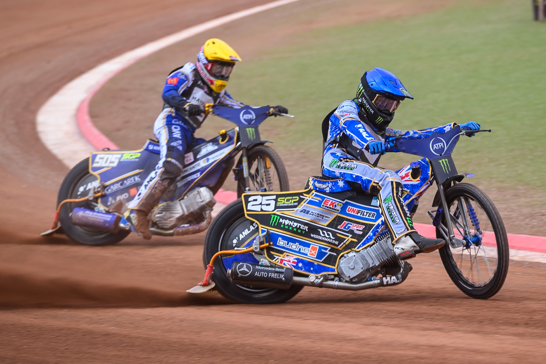 Jack Holder (25) of Australia in Blue leading Robert Lambert (505) of Great Britain in Yellow in the Sprint Race during the ATPI  FIM Speedway GP of Manchester at the National Speedway Stadium, Manchester on Friday 5th June 2026. (Photo: Ian Charles | MI News)