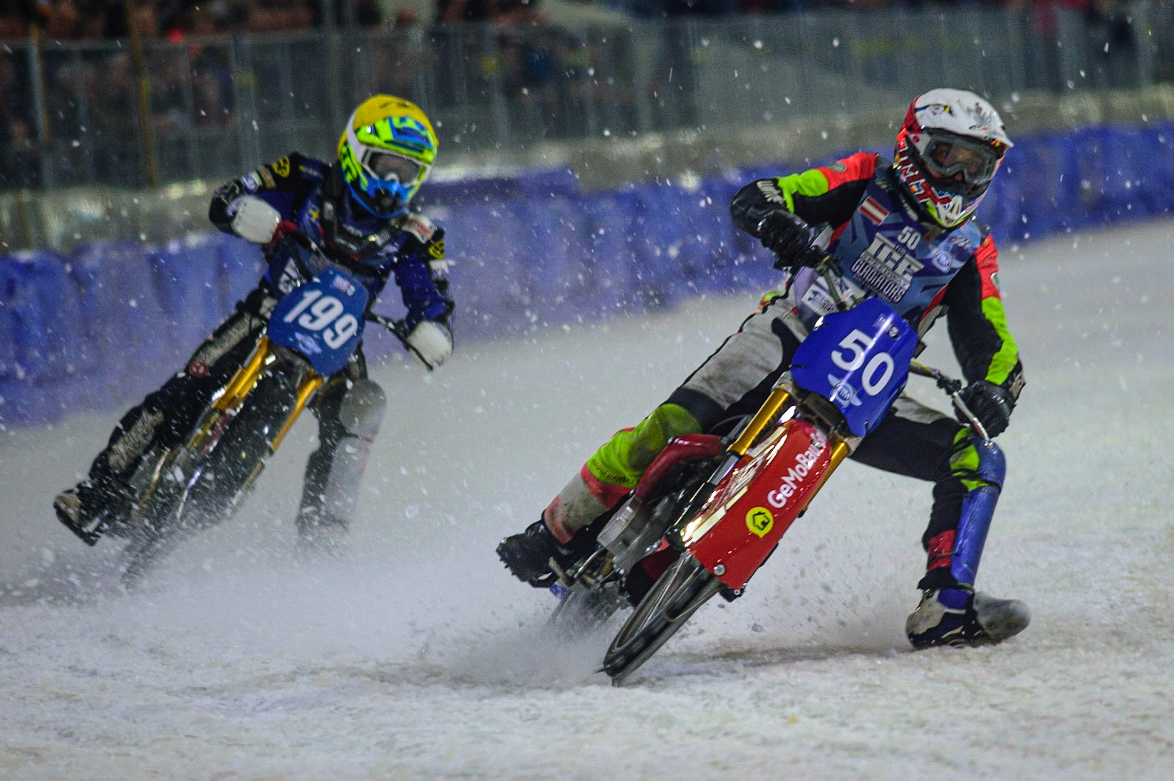 HEERENVEEN, NL. Harald Simon (50) (White) leads Martin Hååruhiltunen (199)  (Yellow)  during the FIM Ice Speedway Gladiators World Championship Final 4 at Ice Rink Thialf, Heerenveen on Sunday  3 April 2022. (Credit: Ian Charles | MI News)