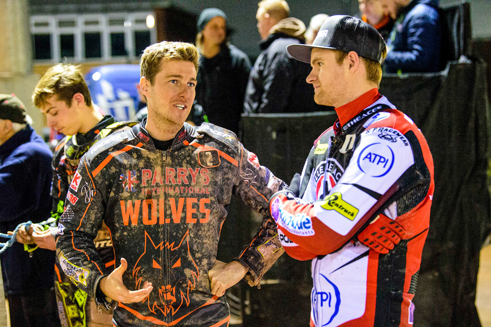 Ryan Douglas leads chats with fellow Aussie Brady Kurtz during the Grant Henderson Pairs at the National Speedway Stadium, Manchester on Thursday 27th October 2022. (Credit: Ian Charles | MI NEWS)