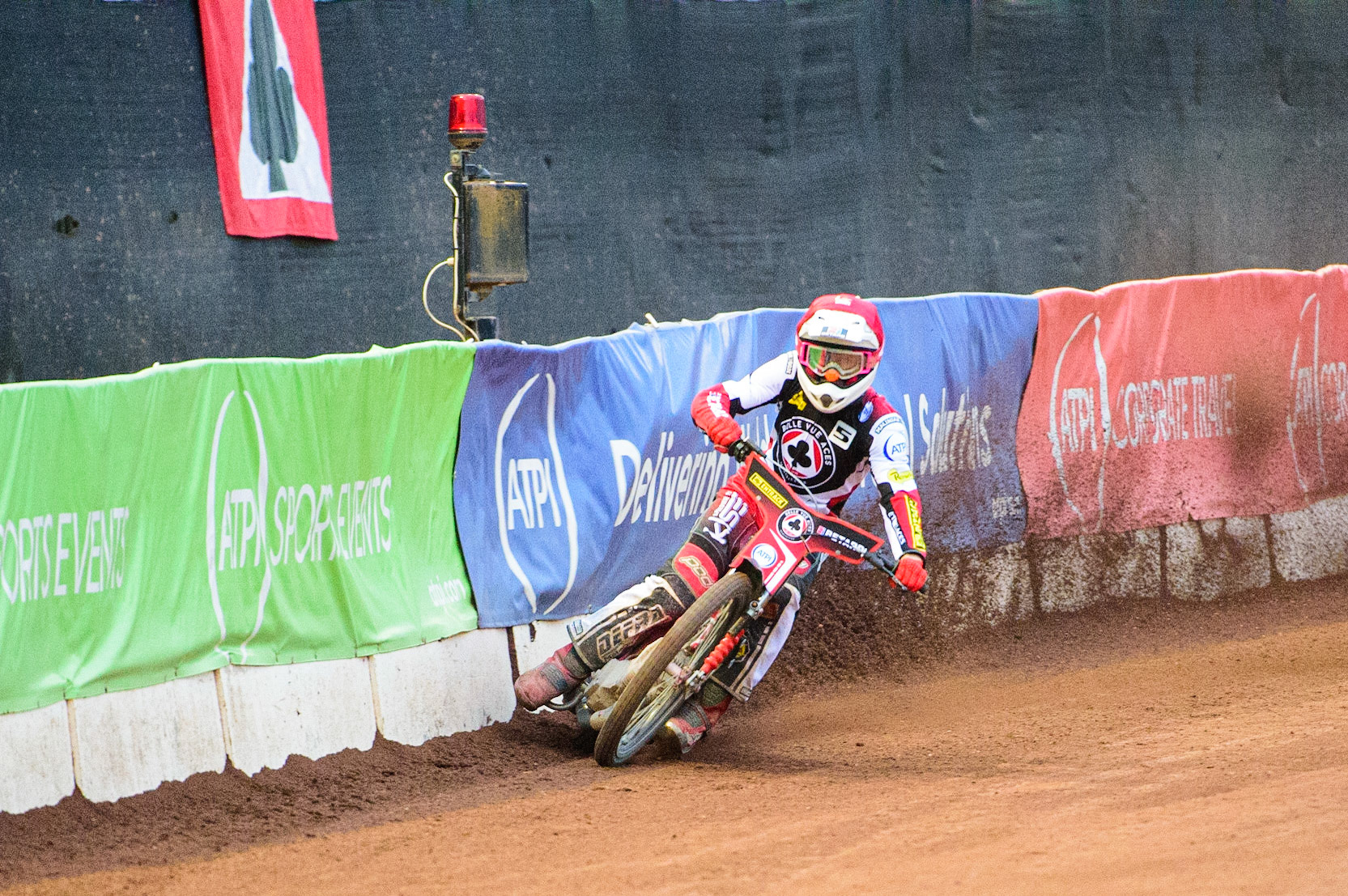 Max Fricke uses the burn of dirt next to the safety fence to catapult him into the next turn during the SGB Premiership match between Belle Vue Aces and Peterborough at the National Speedway Stadium, Manchester on Monday 25th July 2022. (Credit: Ian Charles | MI News