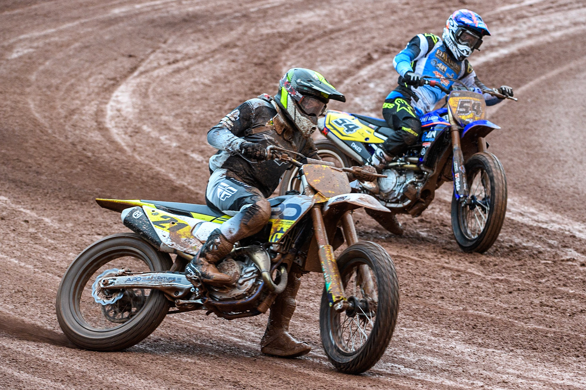 Jarred Brook (21) from Australia outside Tim Neave (54) from Great Britain during the FIM World Flat Track Championship Round 1 at the National Speedway Stadium, Manchester on Saturday 5th August 2023. (Photo: Ian Charles | MI News)