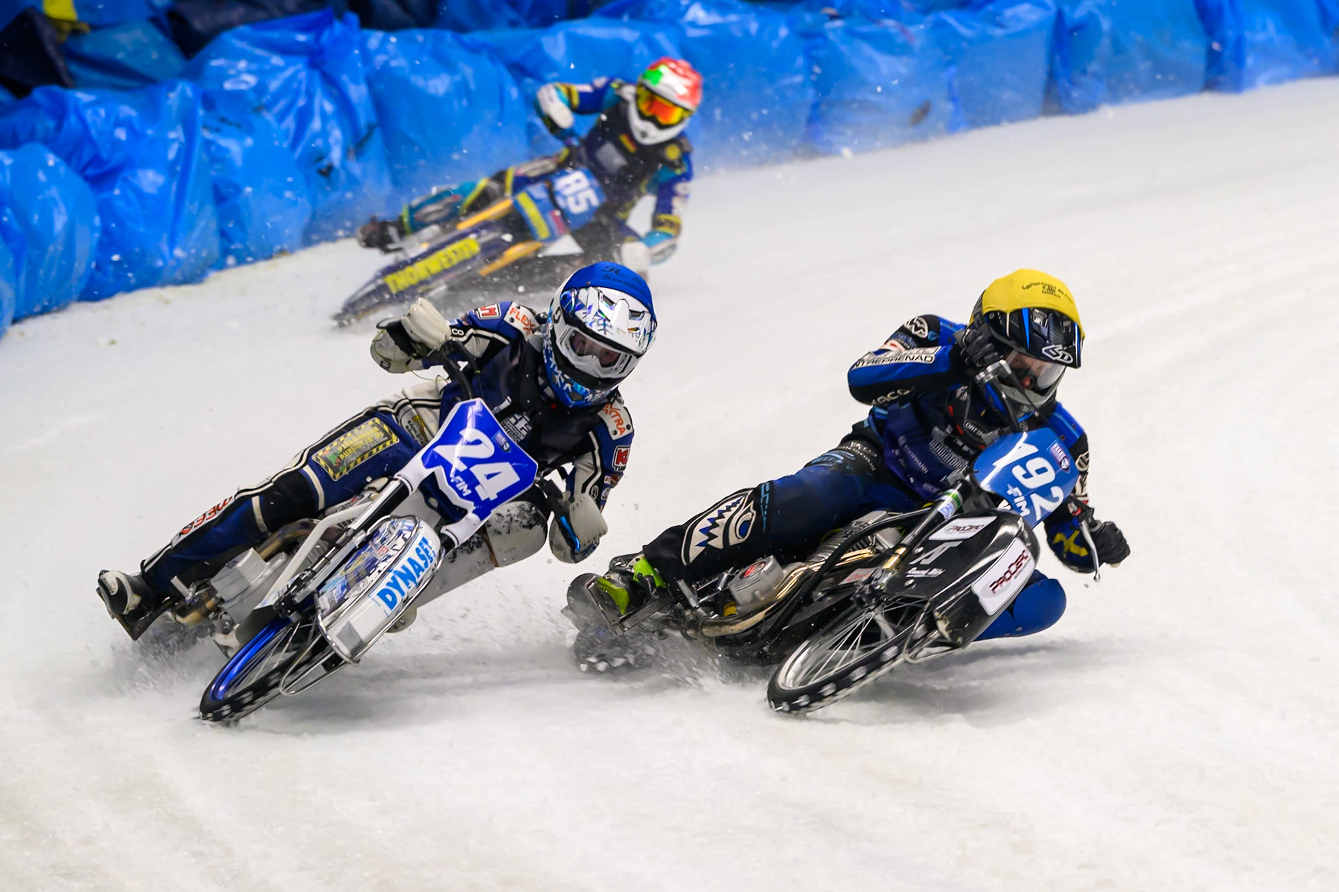 Niclas Svensson (192) of Sweden in Yellow rides inside Max Koivula (24) of Finland with Luca Bauer (85) of Italy/Germany in Red behind during the Ice Speedway Gladiators World Championship Final 2 at Max-Aicher-Arena, Inzell on Sunday 15th March 2026. (Photo: Ian Charles | MI News)