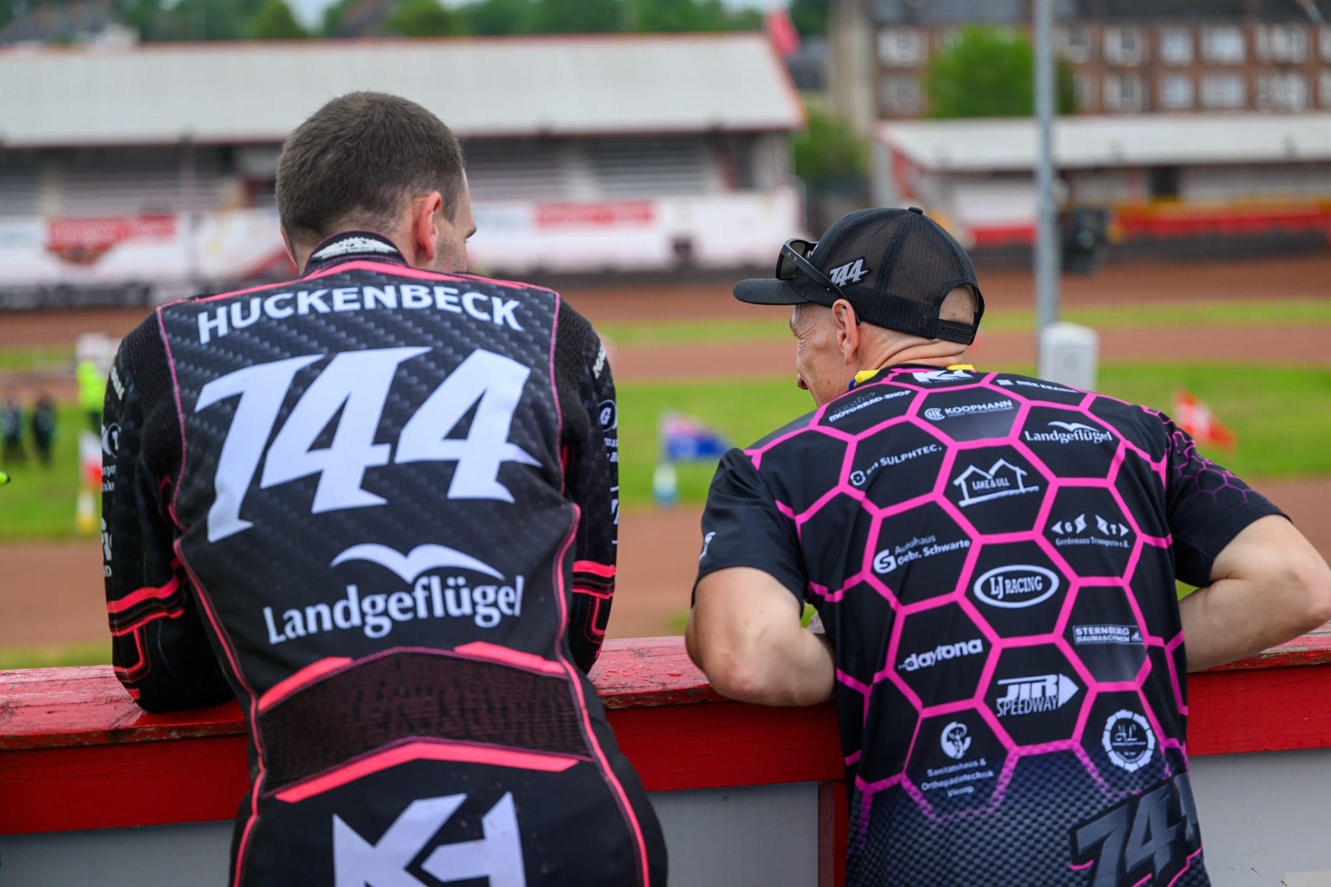 Kai Huckenbeck of Germany (Left)watches practice with his mechanic during practice for the Speedway GP Qualifying Round 3 at Allied Ashfield Stadium, Glasgow on Saturday 30th May 2026. (Photo: Ian Charles | MI News)