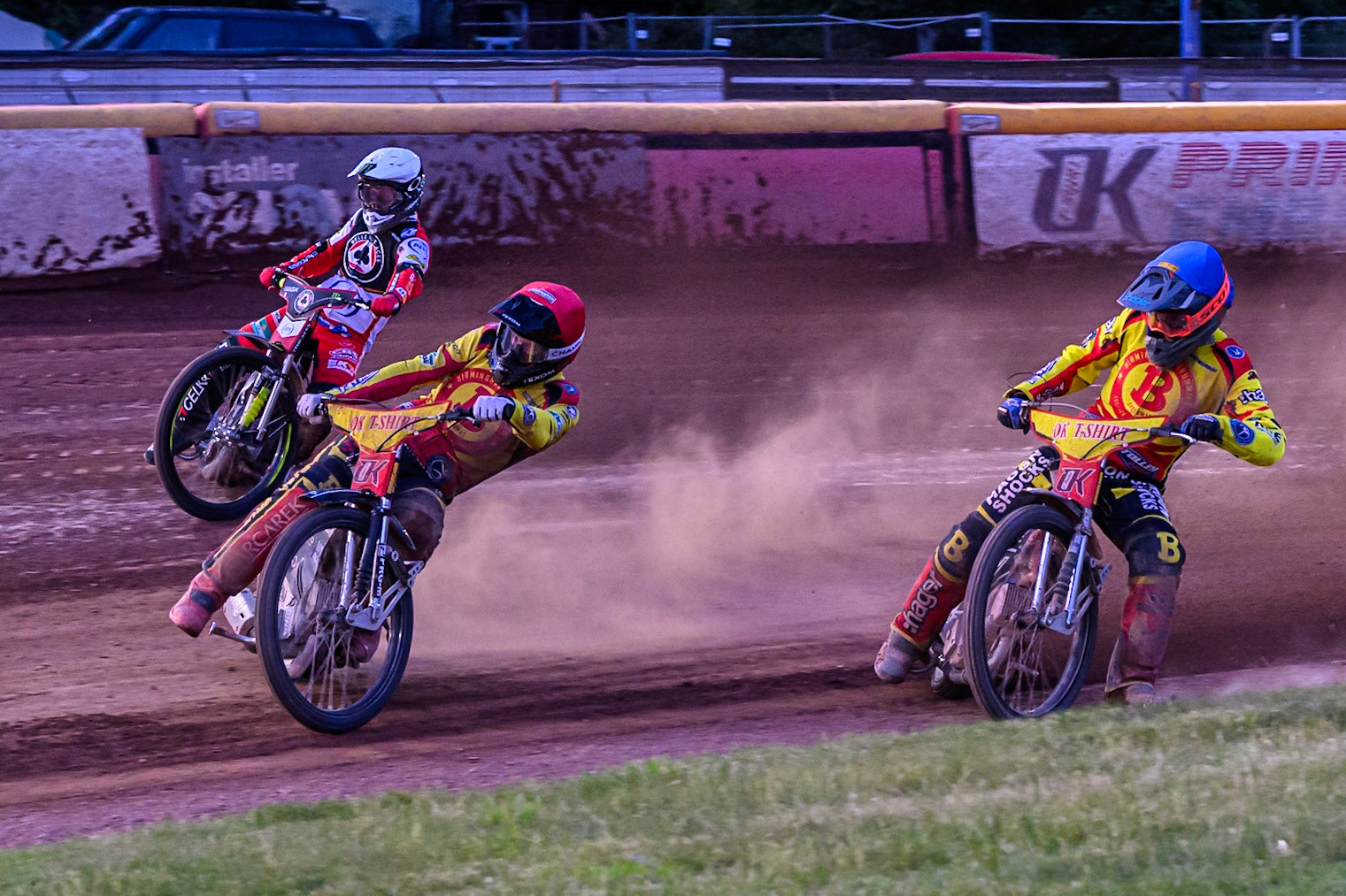 Birmingham Brummies' Tobiasz Musielak in Red leading Birmingham Brummies' Jason Edwards in Blue and Belle Vue Aces' Jaimon Lidsey in White during the Rowe Motor Oil Premiership match between Birmingham Brummies and Belle Vue Aces at Perry Bar Stadium, Birmingham on Monday 2nd June 2025. (Photo: Ian Charles | MI News)