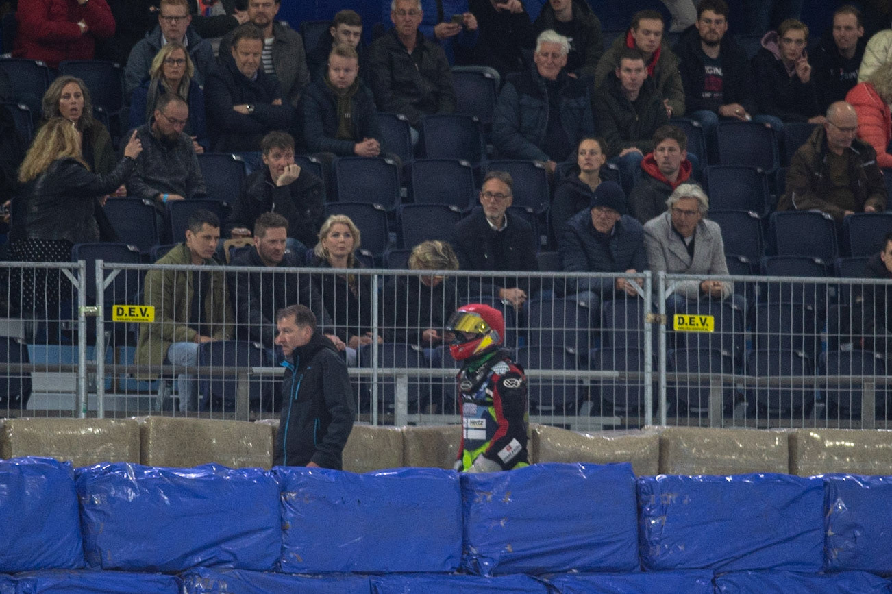 HEERENVEEN, NL. Johann Weber (33)  walks back to the pits after his second crashduring the FIM Ice Speedway Gladiators World Championship Final 3 at Ice Rink Thialf, Heerenveen on Saturday  2 April 2022. ( Credit: Ian Charles | MI News)