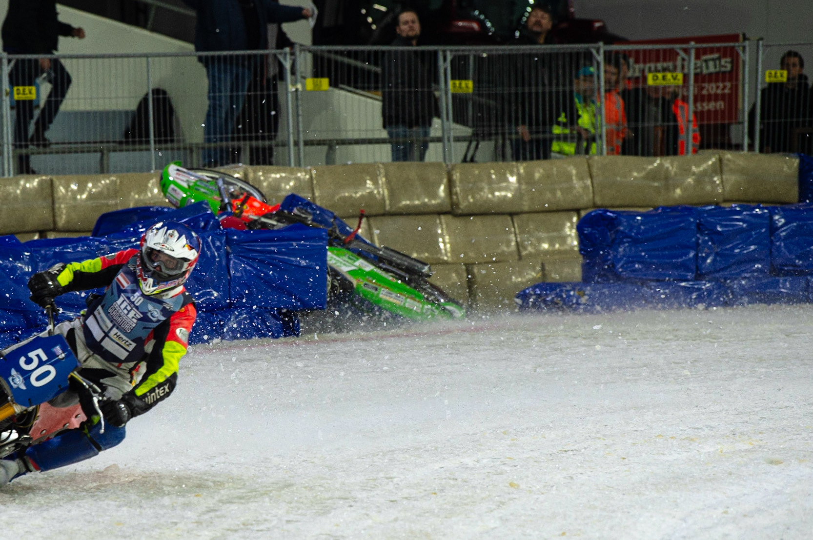 HEERENVEEN, NL.Johann Weber (33)  crashes out of Heat 6  during the FIM Ice Speedway Gladiators World Championship Final 3 at Ice Rink Thialf, Heerenveen on Saturday  2 April 2022. (Credit: Ian Charles | MI News)