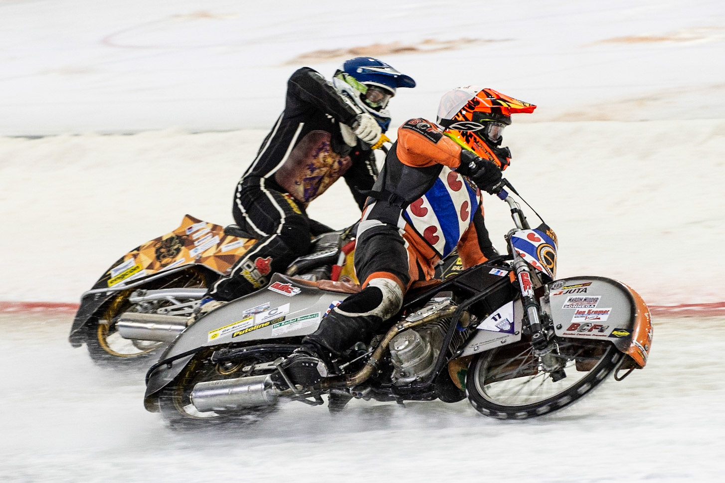 Photo: Ian Charles

Simon Reitsma (White) outside Jimmy Olsén (Blue)

Roelof Thijs Bokaal, Ice Rink Thialf, Heerenveen, Netherlands Friday  29  March  2019