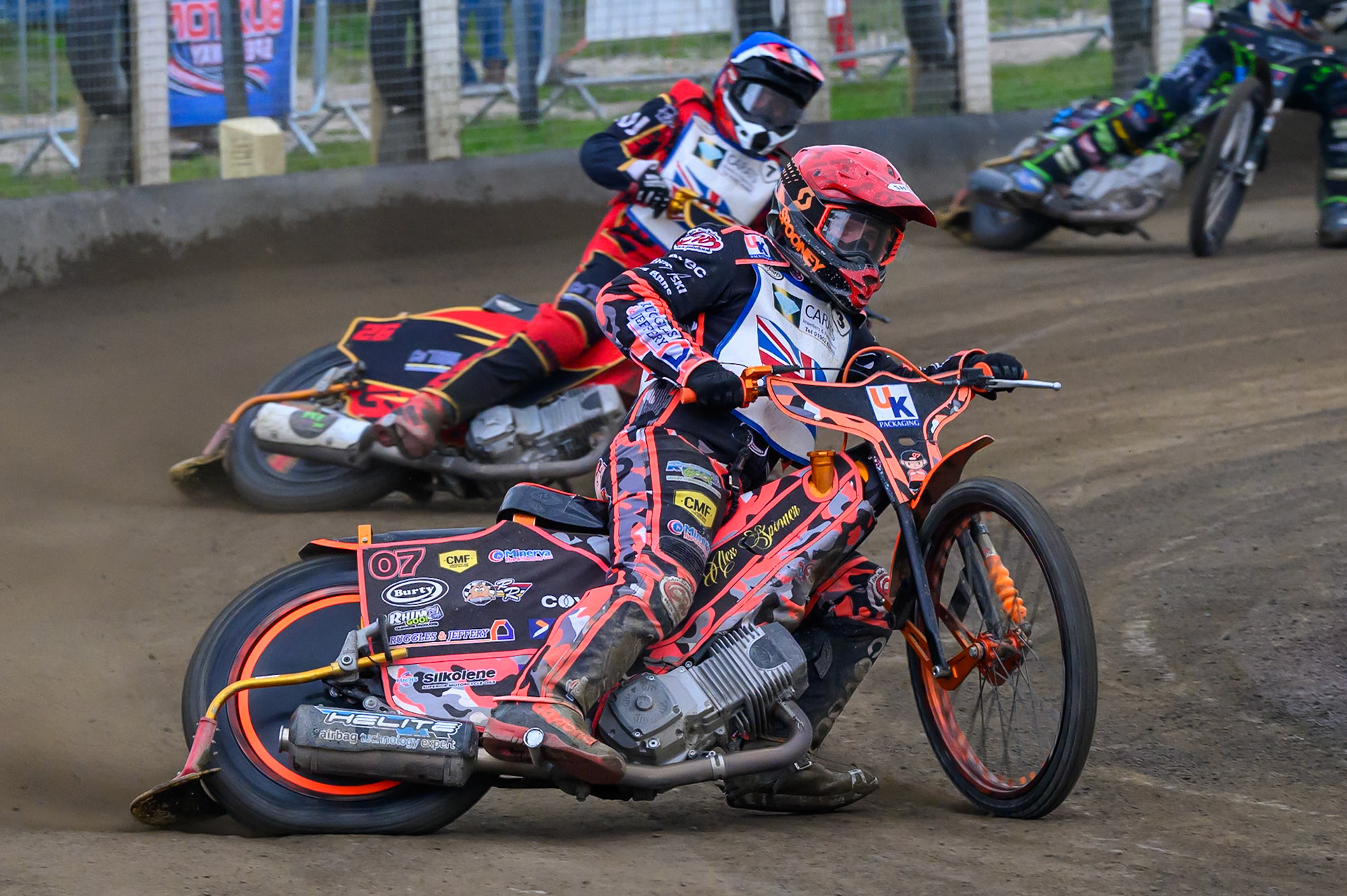 Alex Spooner in Red leading Luke Harris in Blue during the Derbyshire Open at Hi-Edge Speedway, Buxton on Sunday 27th September 2026. (Photo: Ian Charles | MI News)