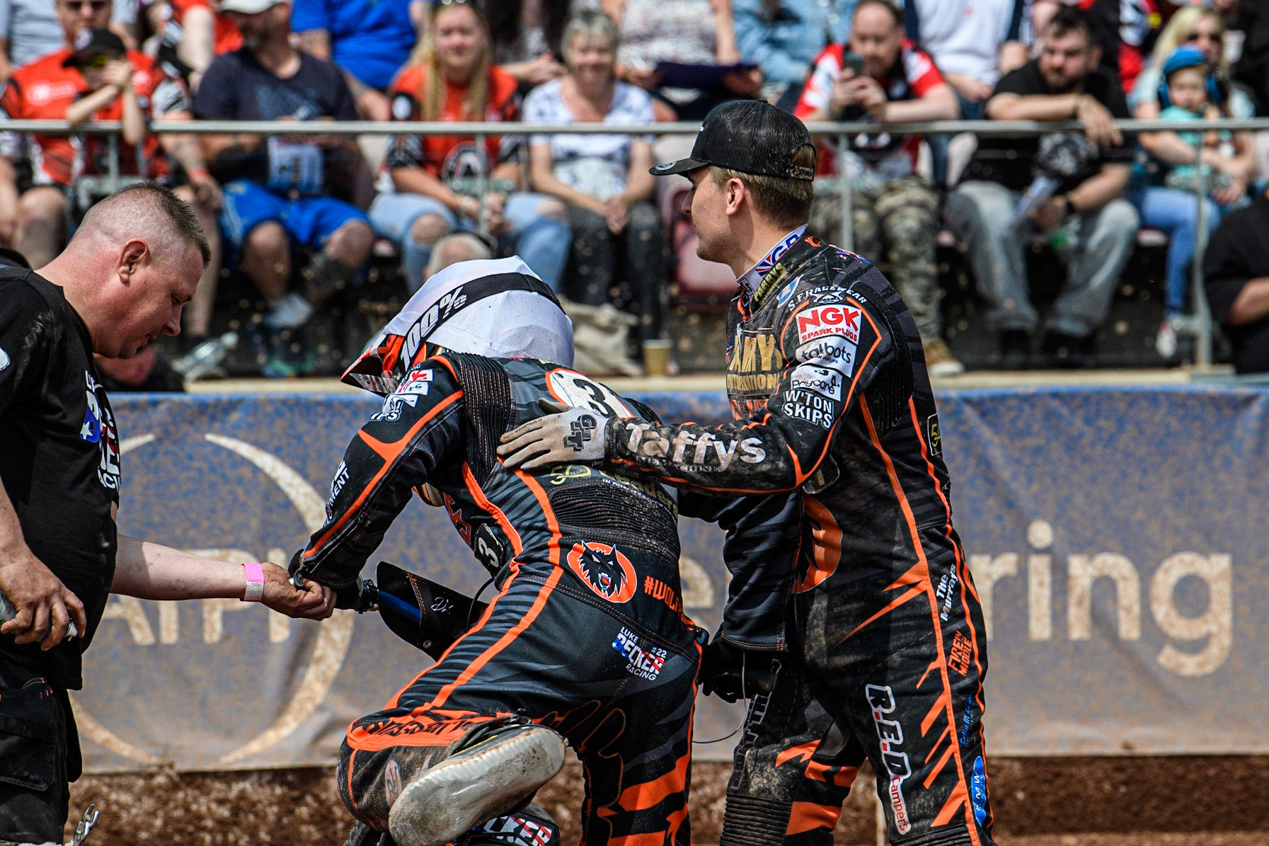 Leon Flint (right) congratulates Luke Becker during the Sports Insure Premiership match between Belle Vue Aces and Wolverhampton Wolves at the National Speedway Stadium, Manchester on Monday 29th May 2023. (Photo: Ian Charles | MI News)