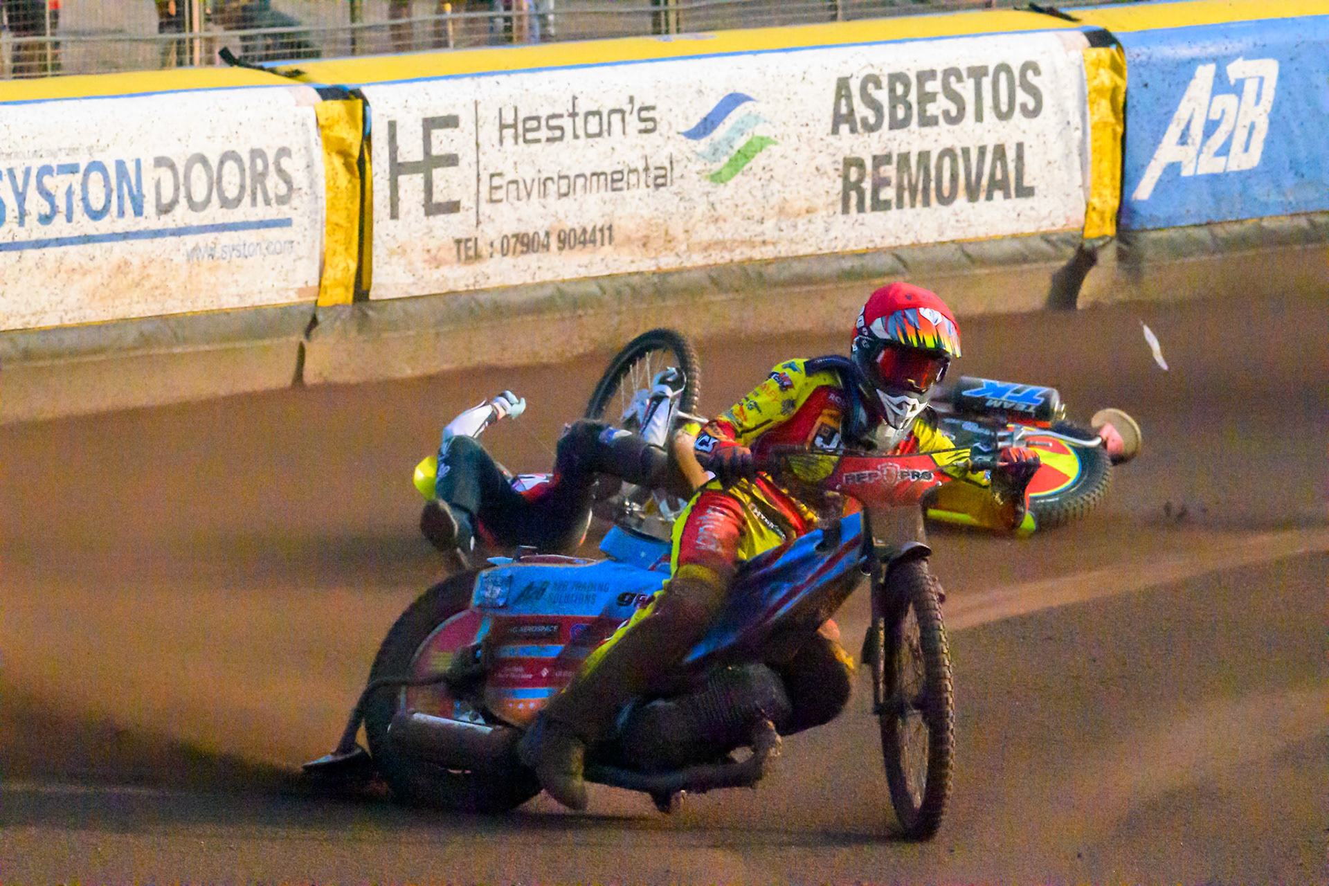 Tate Zischke of Belle Vue Aces in White loses control and flips off his bike during the Rowe Motor Oil Premiership match between Leicester Lions and Belle Vue Aces at the Hydroscan Arena, Leicester on Thursday 23rd July 2026. (Photo: Ian Charles | MI News)
