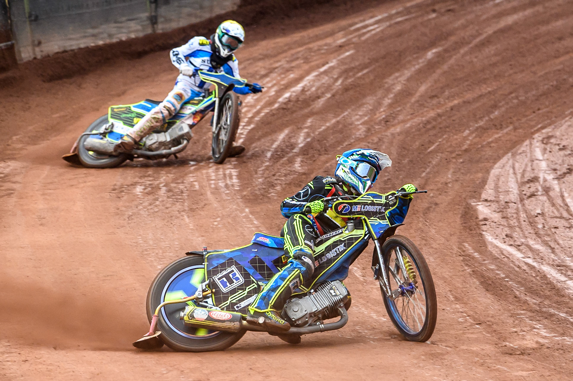 Patricia Erhart of Germany in Blue leading Otto Raak of Finland in Yellow during the FIM SGP2 Qualifying Round at the Peugeot Ashfield Stadium in Glasgow on Saturday 24th May 2025. (Photo: Ian Charles | MI News)