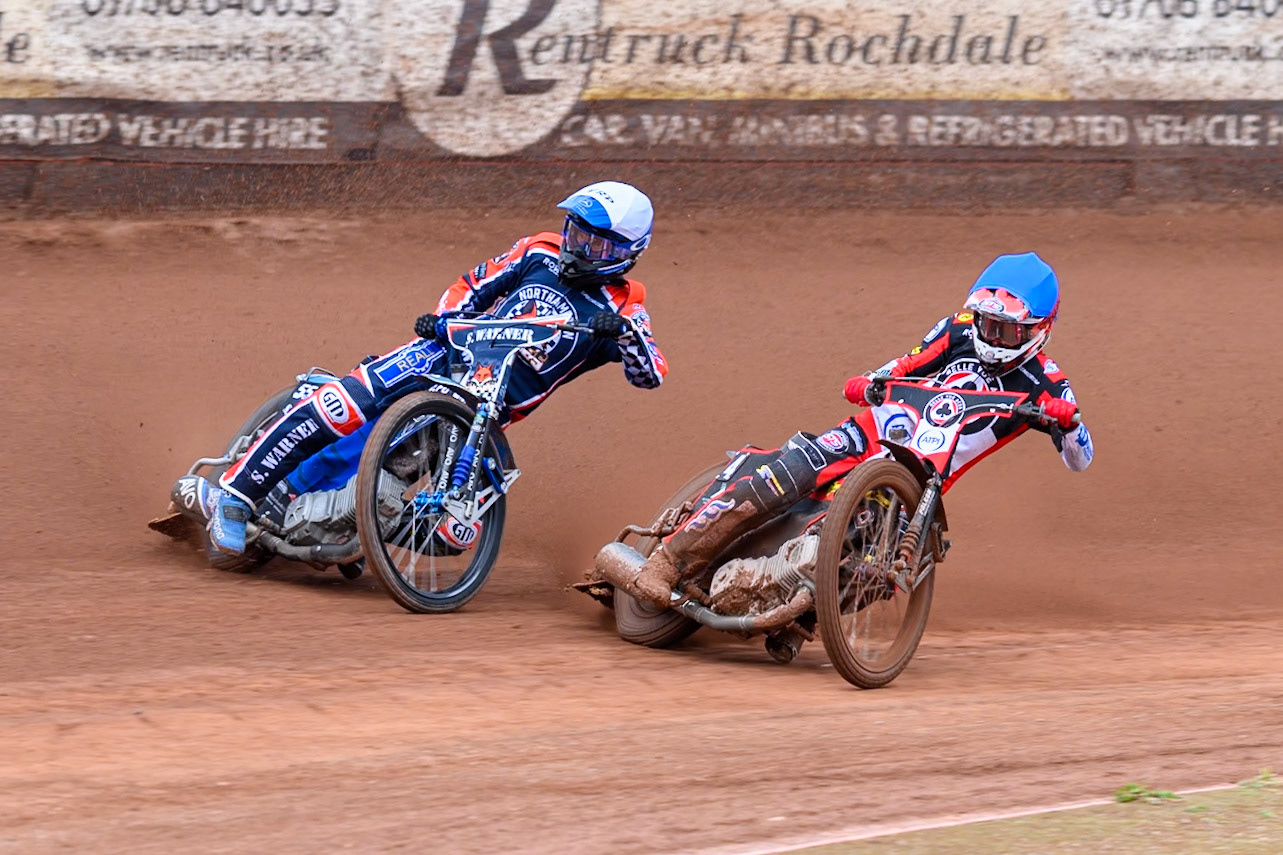 Zach Cook of Belle Vue Aces in Blue rides inside Matej Zagar of Northampton Foxes in White during the Rowe Motor Oil Premiership match between Belle Vue Aces and Northampton Foxes at the National Speedway Stadium, Manchester on Monday 4th May 2026. (Photo: Ian Charles | MI News)