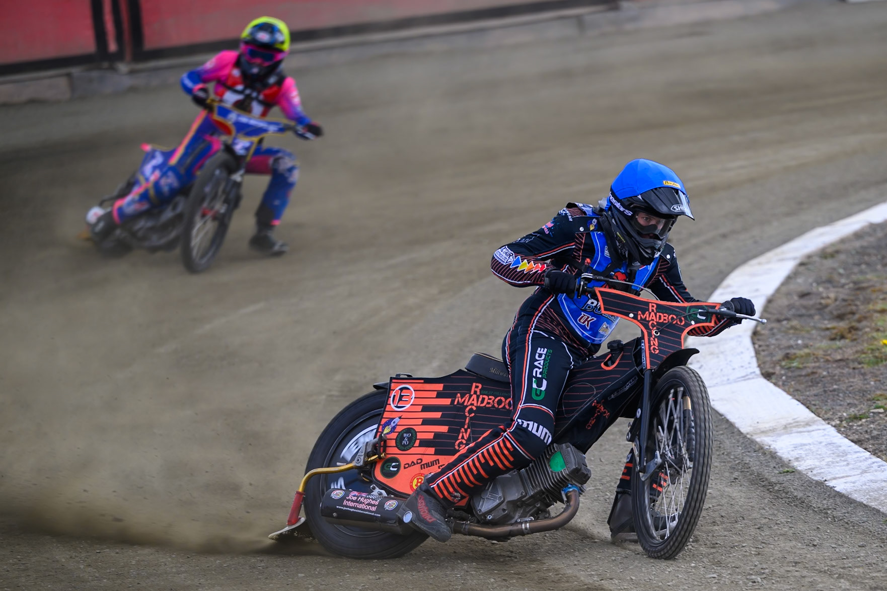 Bailey Fellows of Buxton Bulls  in Blue leading Owen Booth of NDL Nomads   in Yellow during the  Challenge match between Buxton Bulls and NDL Nomads at Hi-Edge Speedway, Buxton on Sunday 19th April 2026. (Photo: Ian Charles | MI News)