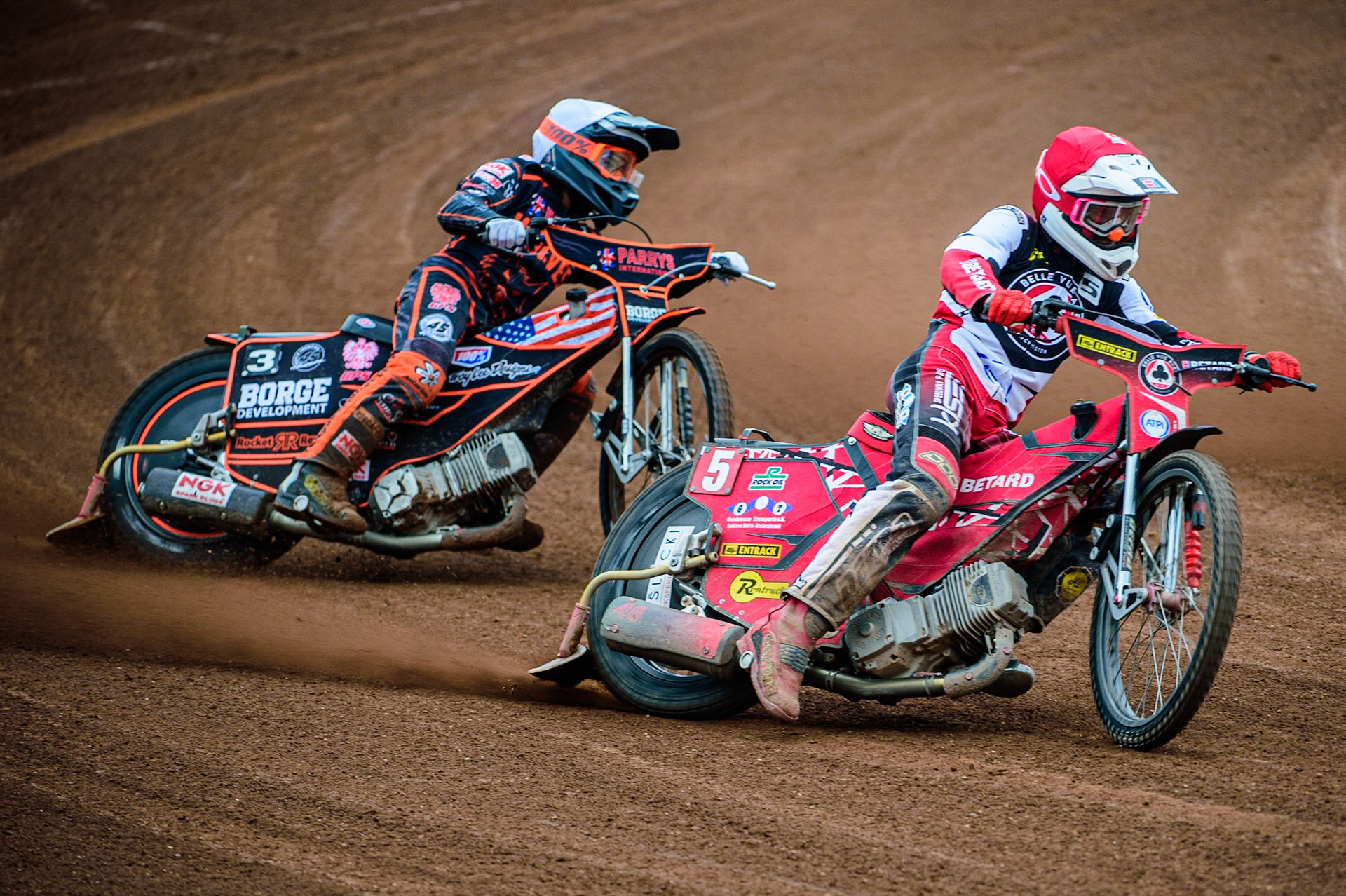Max Fricke  (Red) leads Luke Becker  (White) during the SGB Premiership match between Belle Vue Aces and Wolverhampton Wolves at the National Speedway Stadium, Manchester on Monday 29th August 2022. (Credit: Ian Charles | MI News)