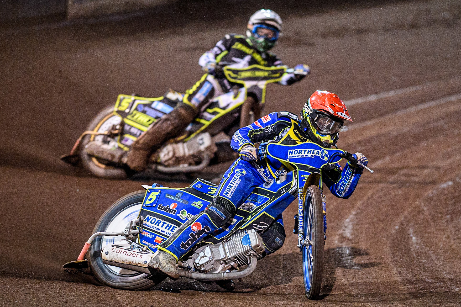 Chris Harris (Red) leads  Jason Doyle (White) during the Sports Insure Premiership Grand Final Second Leg match between Sheffield Tigers and Ipswich Witches at Owlerton Stadium, Sheffield on Thursday 5th October 2023. (Photo: Ian Charles | MI News)