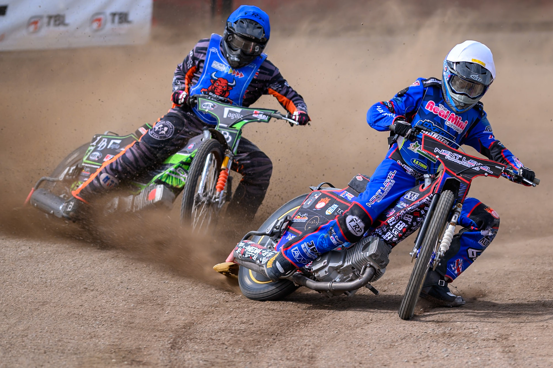 Emerson Betty of Oxford Chargers in White leading Jack Roberts of Buxton Bulls in Blue during the WSRA National Development League match between Buxton Bulls and Oxford Chargers at Hi-Edge Speedway, Buxton on Sunday 2nd August 2026. (Photo: Ian Charles | MI News)