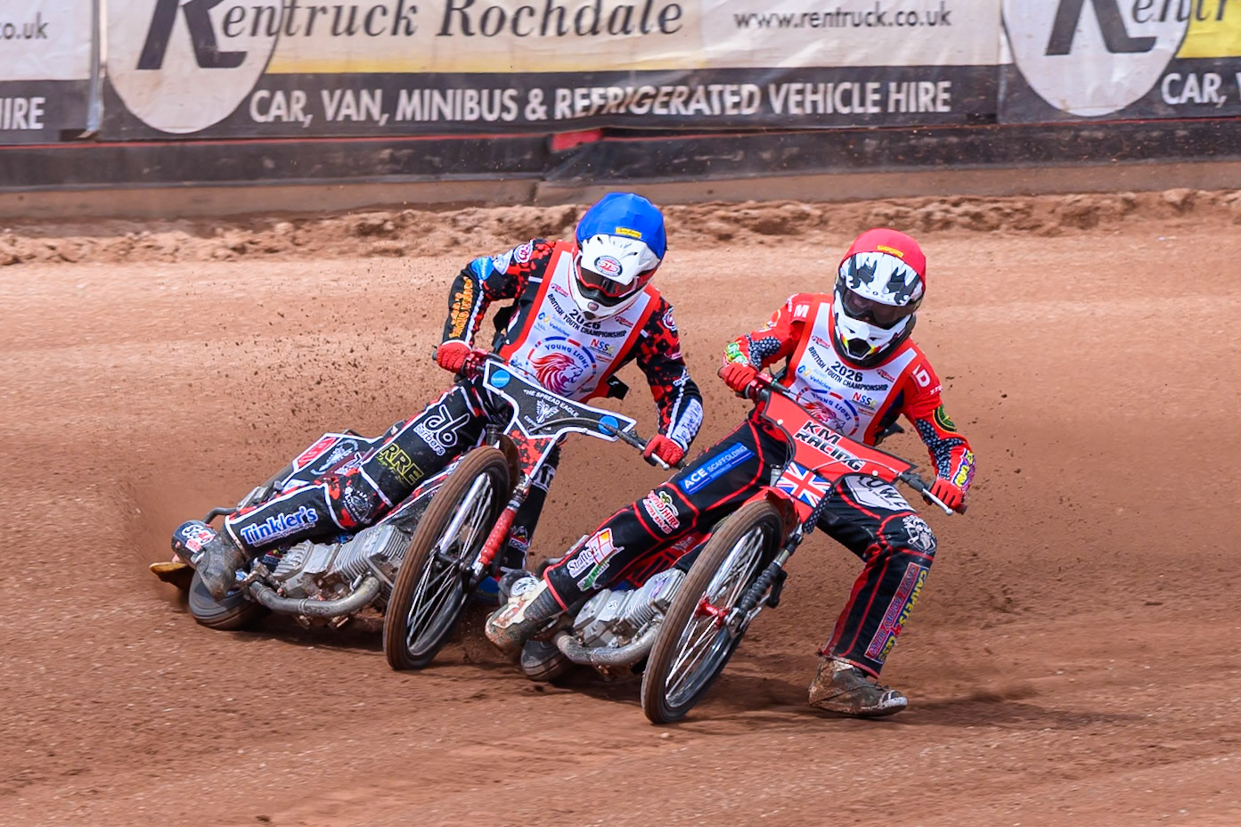 BRITISH YOUTH CHAMPIONSHIP (500cc): Kayden Mundy (8) in Red rides inside Dylan Huthwaite (9)  in Blue during the British Youth Speedway Championship at the National Speedway Stadium, Manchester on Sunday 10th May 2026. (Photo: Ian Charles | MI News)