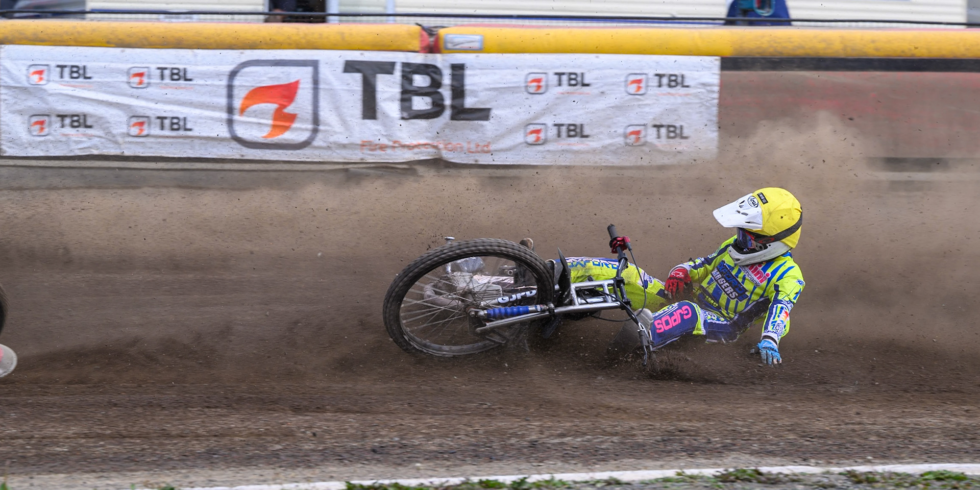 Harry Fletcher of Oxford Chargers in Yellow  falls during the WSRA National Development League match between Buxton Bulls and Oxford Chargers at Hi-Edge Speedway, Buxton on Sunday 2nd August 2026. (Photo: Ian Charles | MI News)