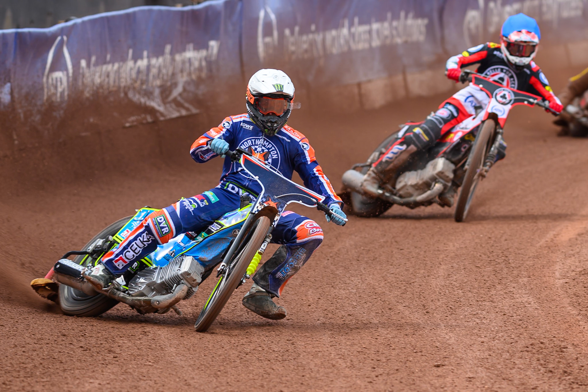 Jaimon Lidsey of Northampton Foxes in White leading Zach Cook of Belle Vue Aces in Blue during the Rowe Motor Oil Premiership match between Belle Vue Aces and Northampton Foxes at the National Speedway Stadium, Manchester on Monday 4th May 2026. (Photo: Ian Charles | MI News)