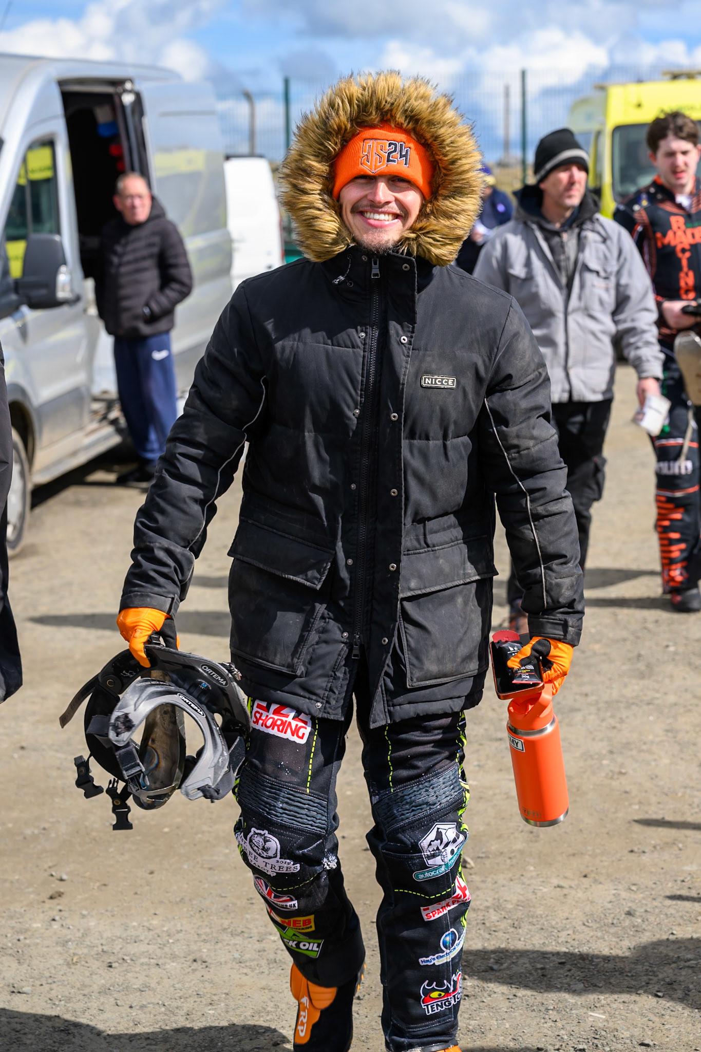 Jack Smith of Buxton Bulls dressed for the cold during the Regina Chains Fours at Buxton Speedway, Buxton on Sunday 5th April 2026. (Photo: Ian Charles | MI News)