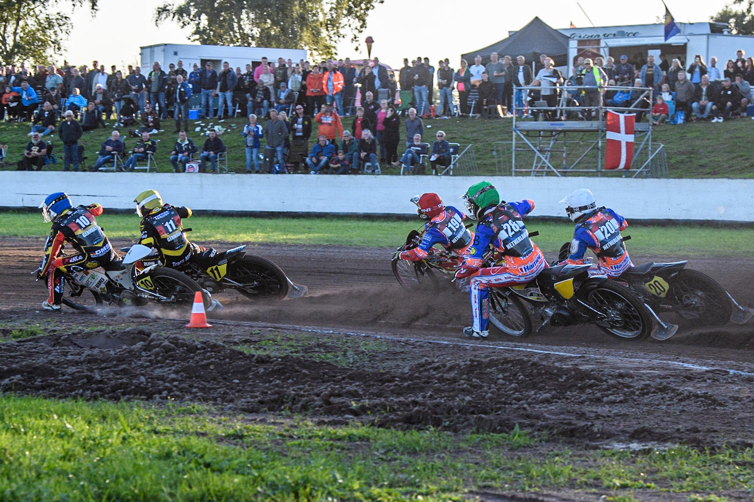 Heat 18: Netherlands v Germany Riders hit the first turn:   Martin Smolinski (Blue) and Erik Riss (Yellow) lead  Romano Hummel (Red), , Dave Meijerink (White) and Mika Meijer (Green) during the FIM Long Track Of Nations event at the Speed Centre Roden on Sunday 24th September 2023. (Photo: Ian Charles | MI News)