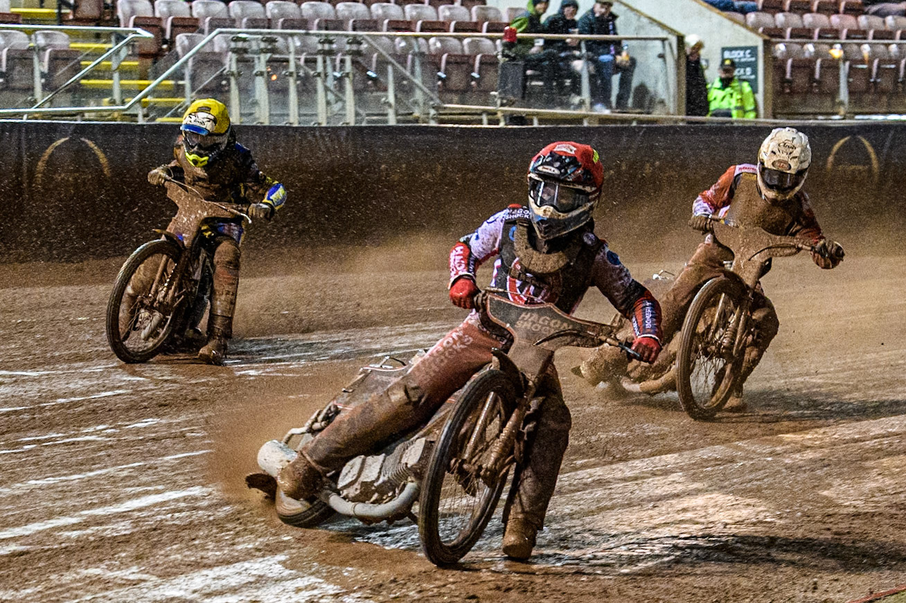 Belle Vue Colts' Sam Hagon in Red leading Sheffield Cubs' Stene Pijper in White and Sheffield Cubs' Jamie Etherington in Yellow during the WSRA National Development League match between Belle Vue Colts and Sheffield Tiger Cubs at the National Speedway Stadium, Manchester on Monday 7th October 2024. (Photo: Ian Charles | MI News)