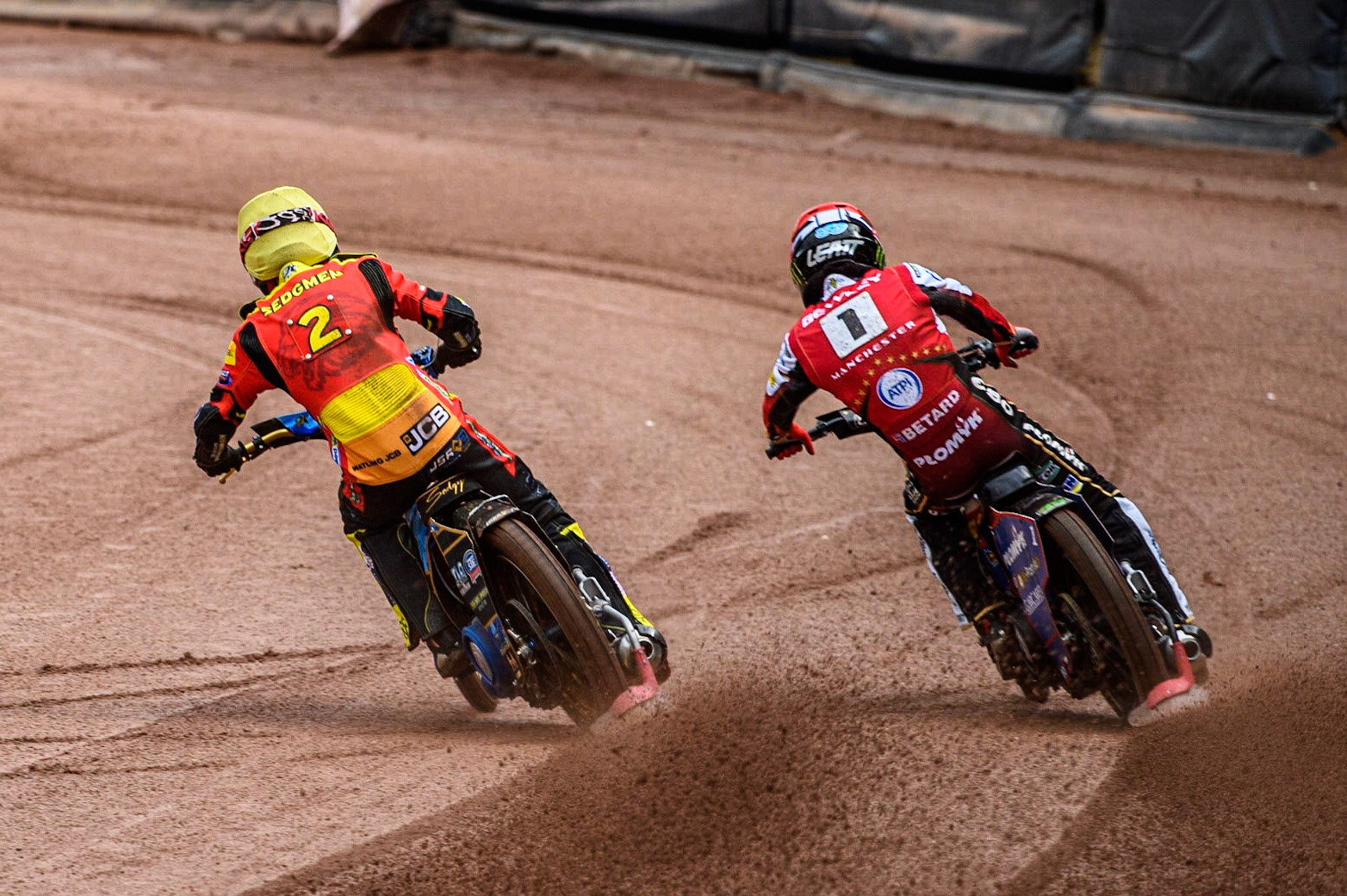 Justin Sedgmen  (Yellow) inside Dan Bewley  (Red)  during the SGB Premiership match between Belle Vue Aces and Leicester Lions at the National Speedway Stadium, Manchester on Monday 1st May 2023. (Photo: Ian Charles | MI News)