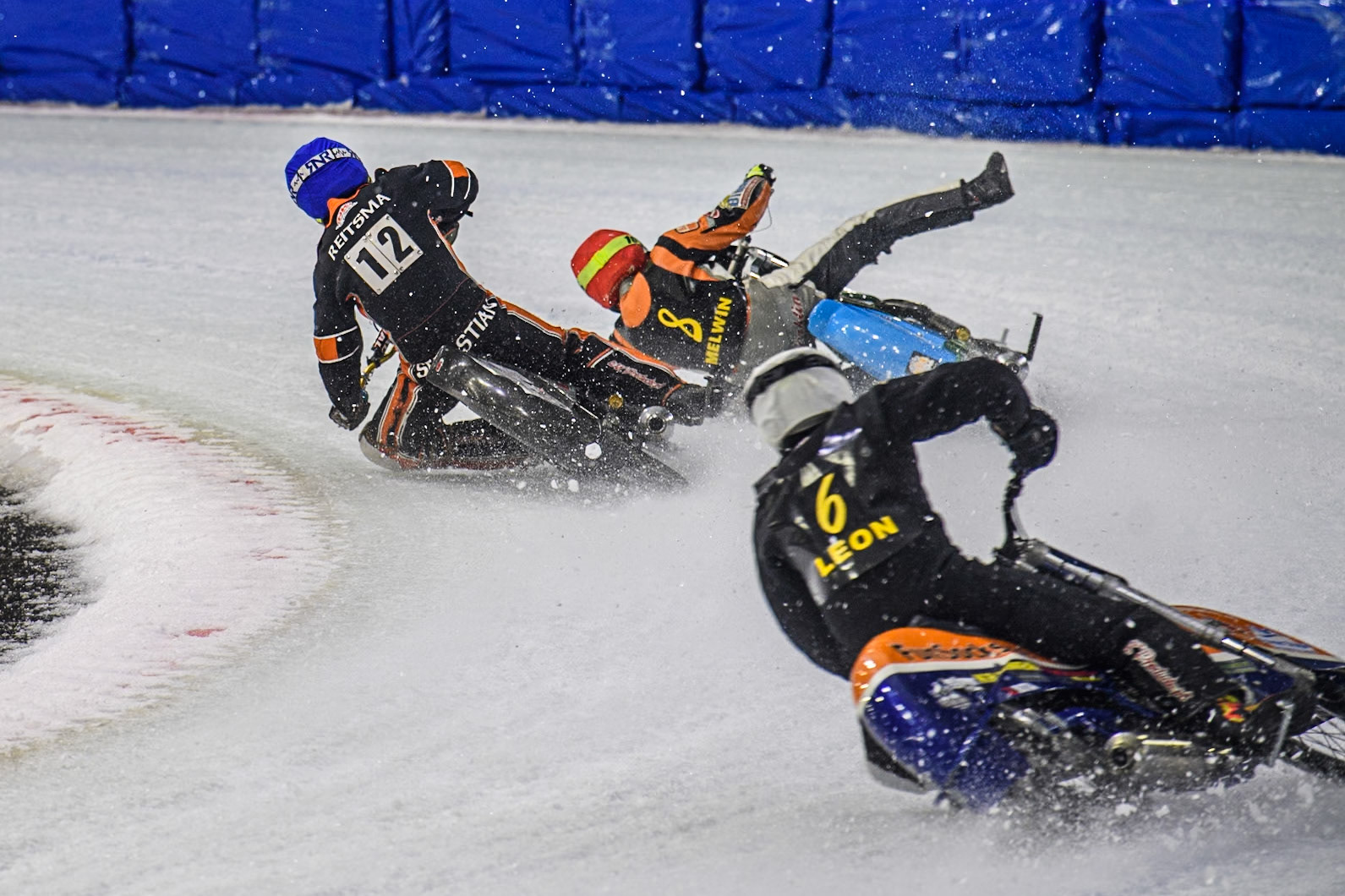 Melwin Björklin of Sweden falls when eating the Grand Final during the Roelof Thijs Bokaal, Ice Rink Thialf, Heerenveen, Netherlands on Friday 4th April 2025. (Photo: Ian Charles | MI News)