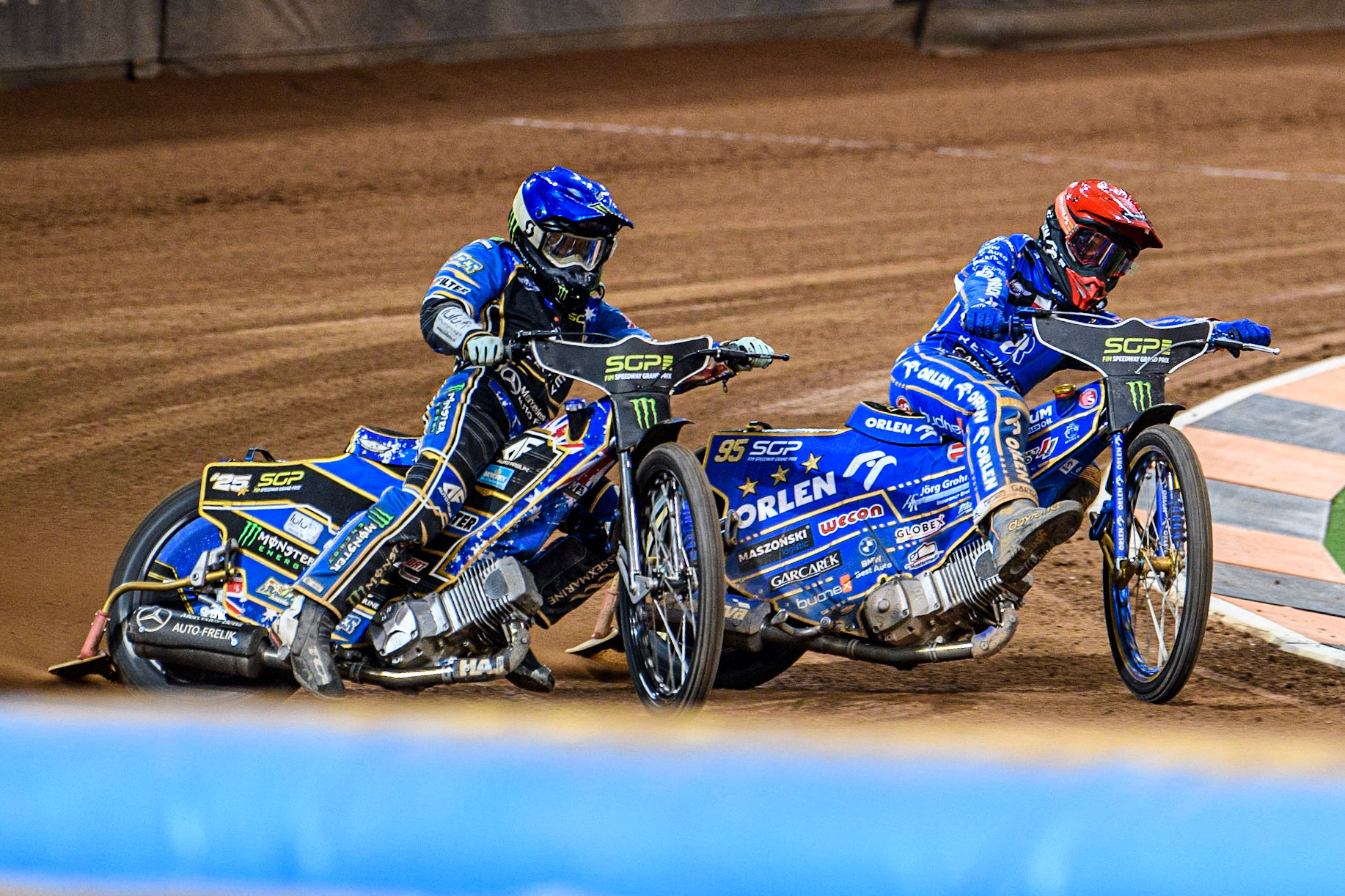 Jack Holder (25) (Blue) outside Bartosz Zmarzlik (95) (Red) in the Final during the FIM Speedway Grand Prix of Great Britain at the Principality Stadium, Cardiff on Saturday 2nd September 2023. (Photo: Ian Charles | MI News)