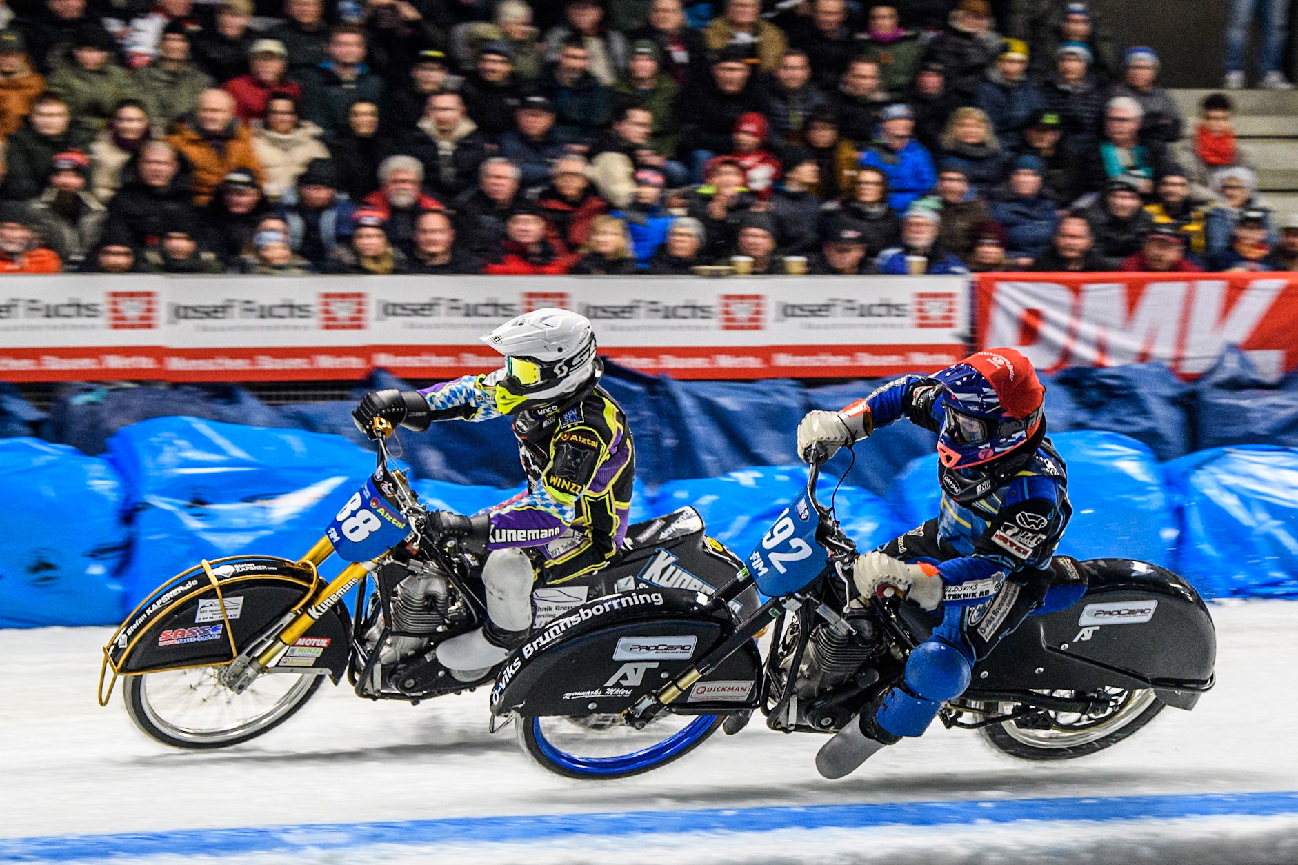 Niclas Svensson (192) of Sweden in Red rides inside Max Niedermaier  (88) of Germany in White during the Ice Speedway Gladiators World Championship Final 2 at Max-Aicher-Arena, Inzell on Sunday 16th March 2025. (Photo: Ian Charles | MI News)