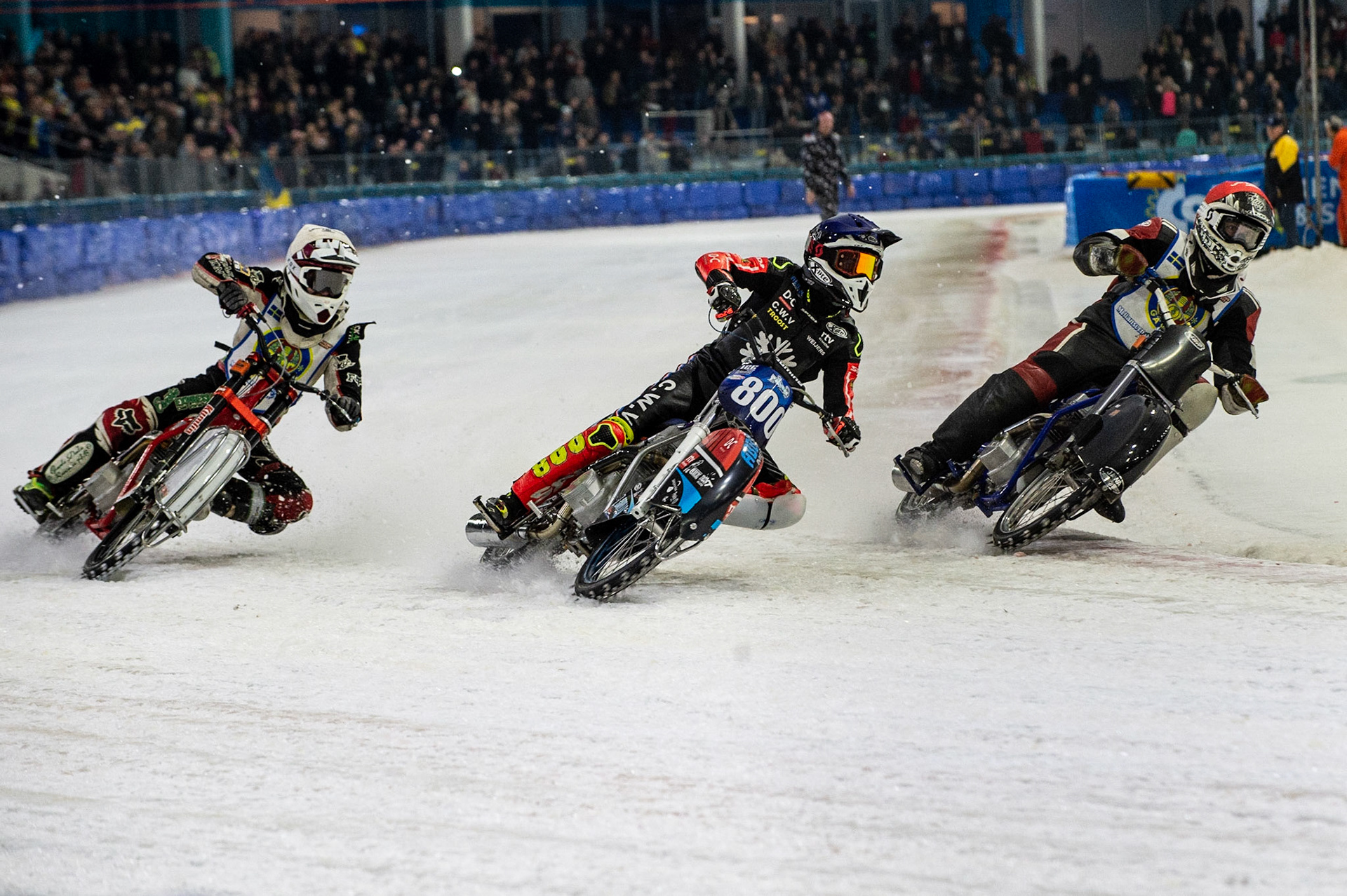 Photo: Ian Charles

Albin Lindblom (Red) inside Jasper Iwema (Blue) and Andreas Lindblom (White)

Roelof Thijs Bokaal, Ice Rink Thialf, Heerenveen, Netherlands Friday  29  March  2019