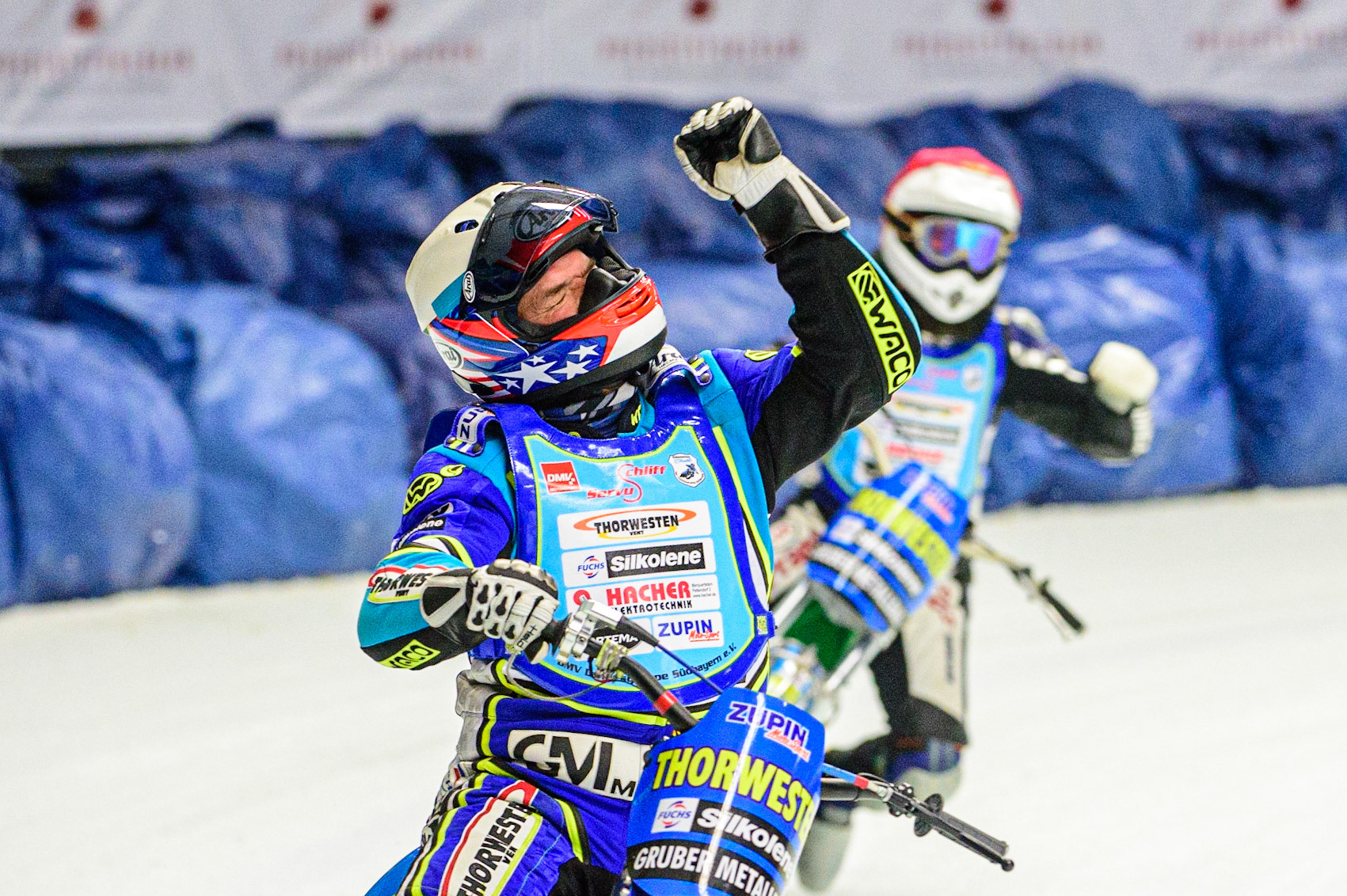 Günther Bauer Celebrates his heat win during the Race of Legends at the Max-Aicher-Arena, Inzell on Friday 17th March 2023. (Photo: Ian Charles | MI News)