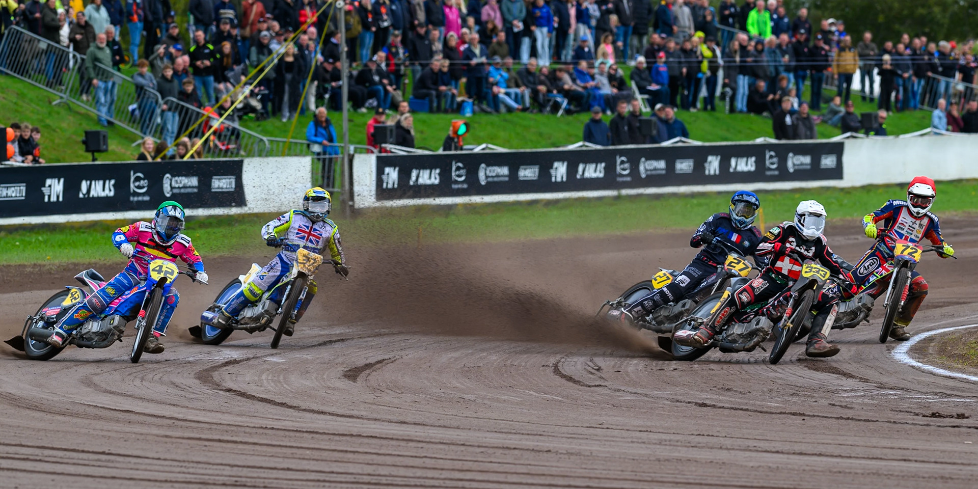 Heat 1: (L to R) Stephan Katt (42) of Germany in Green, Chris Harris (37) of Great Britain in Yellow, Mathias Trésarrieu (27) of France in Blue, Kenneth Kruse Hansen (333) of Denmark in White and Jake Mulford (72) of Great Britain in Red during the FIM Long Track World Championship Final 4, at the Speed Centre Roden, Netherlands on Sunday 21st September 2025. (Photo: Ian Charles | MI News)during the FIM Long Track World Championship Final 4, at the Speed Centre, Roden on Sunday 21st September 2025. (Photo: Ian Charles | MI News)