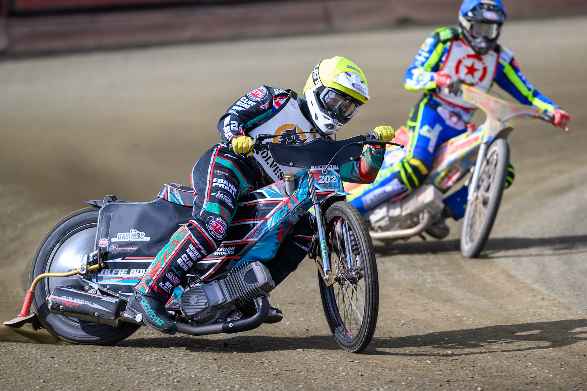 Alfie Bowtell of 'The Wolves'  in Yellow leading Simon Lambert of 'The Potters'  in Blue during the Regina Chains Fours at Buxton Speedway, Buxton on Sunday 5th April 2026. (Photo: Ian Charles | MI News)