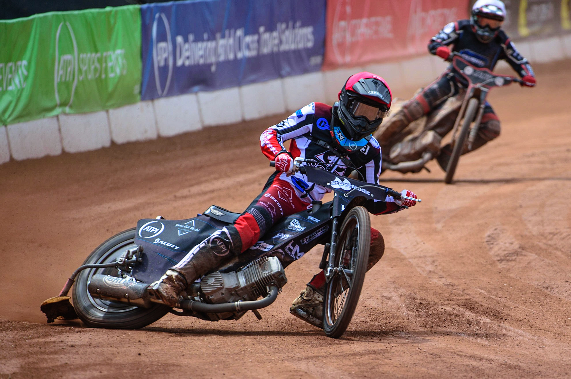 MANCHESTER, UK.  JUN 3RD  Harry McGurk  (Red) leads Ben Morley (White) during the National Development League match between Belle Vue Colts and Oxford Chargers at the National Speedway Stadium, Manchester on Friday 3rd June 2022. (Credit: Ian Charles | MI News)