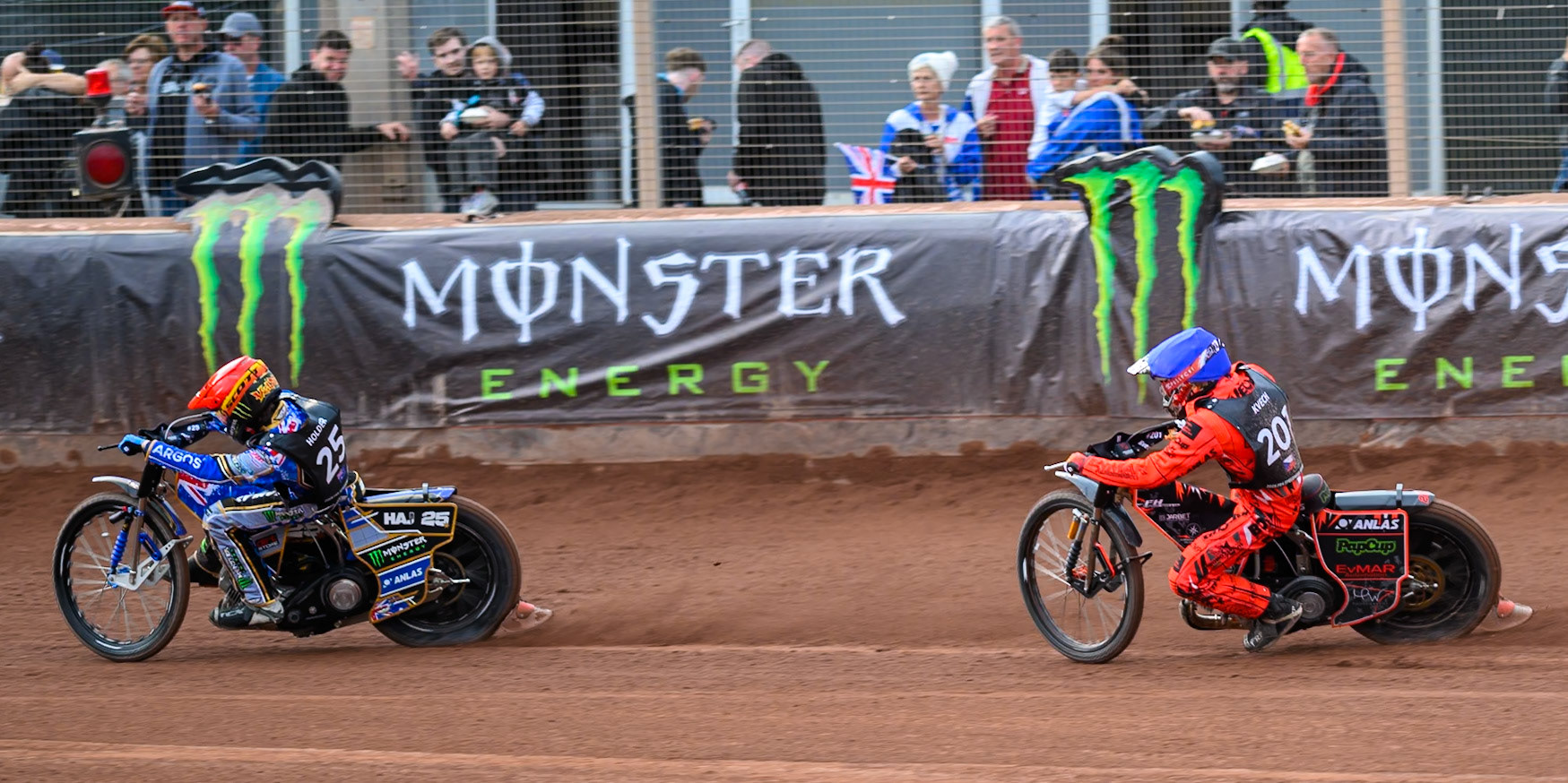 Jan Kvech (201) of Czech Republic in Blue chases Jack Holder (25) of Australia in Red during the ATPI  FIM Speedway GP of Manchester at the National Speedway Stadium, Manchester on Saturday 6th June 2026. (Photo: Ian Charles | MI News)