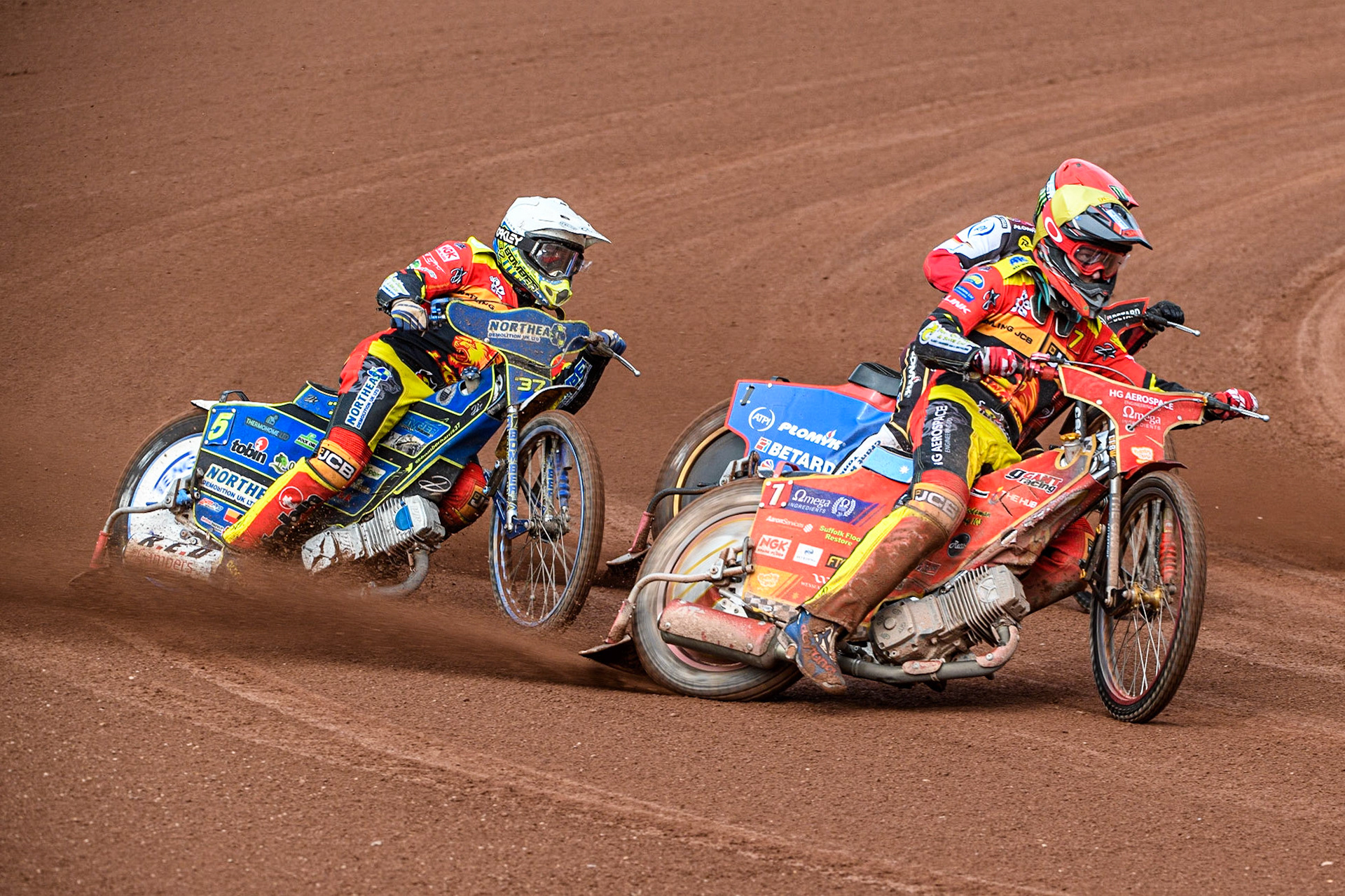 Max Fricke (Yellow) outside Dan Bewley (Red) with Chris Harris (White) behind during the Sports Insure Premiership match between Belle Vue Aces and Leicester Lions at the National Speedway Stadium, Manchester on Monday 28th August 2023. (Photo: Ian Charles | MI News)