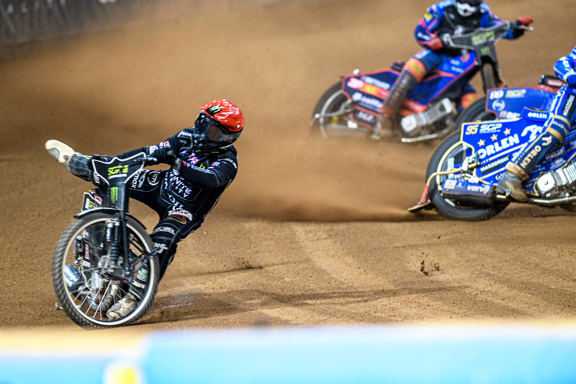 Tai Woffinden (108) (Red) picks up some drive and crashes whilst leading Heat 16 during the FIM Speedway Grand Prix of Great Britain at the Principality Stadium, Cardiff on Saturday 2nd September 2023. (Photo: Ian Charles | MI News)